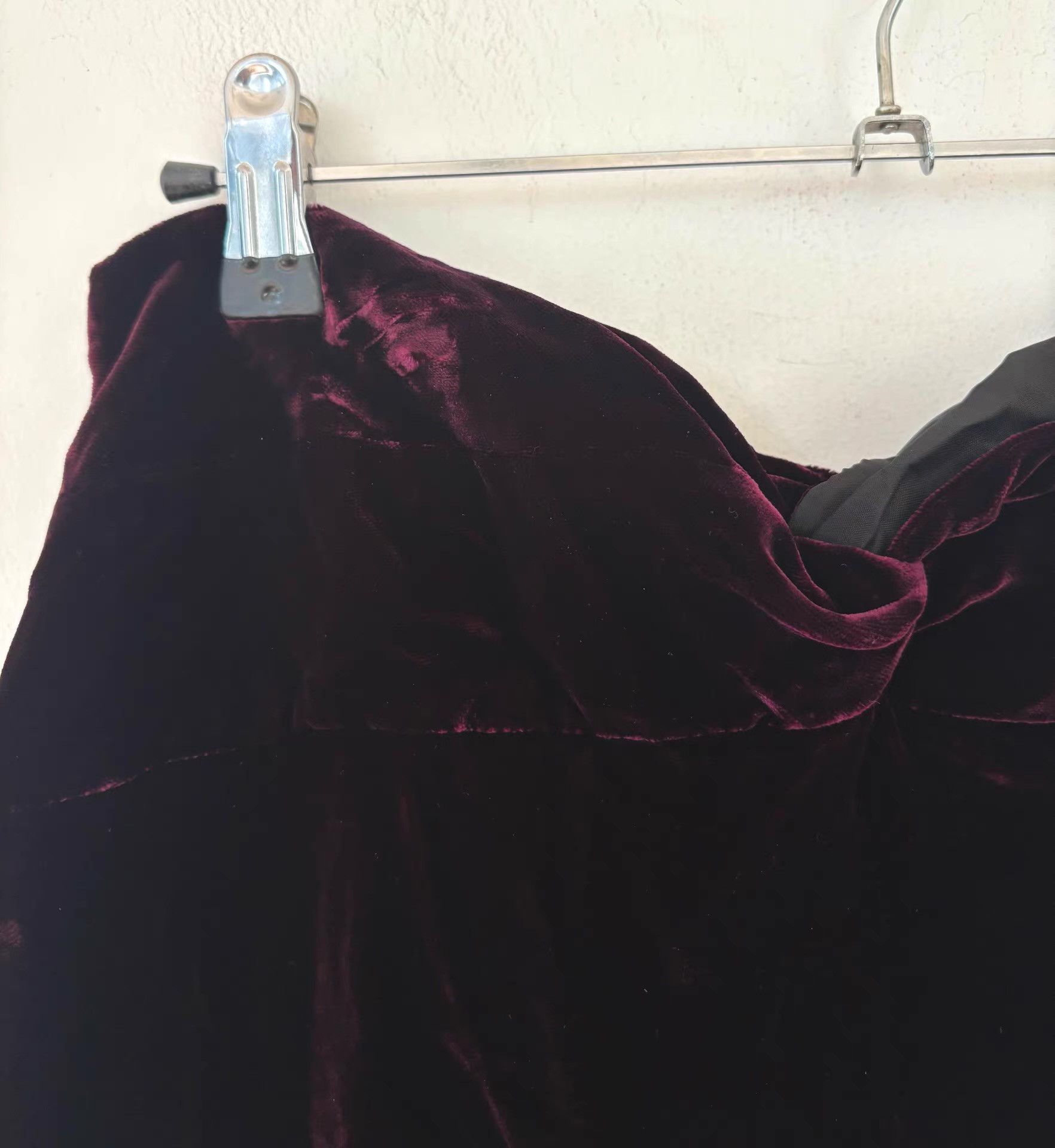 Versace Versus Versace Women's Burgundy Velvet Trousers Ｑ21 Size 30" / US 8 / IT 44 - 4 Thumbnail