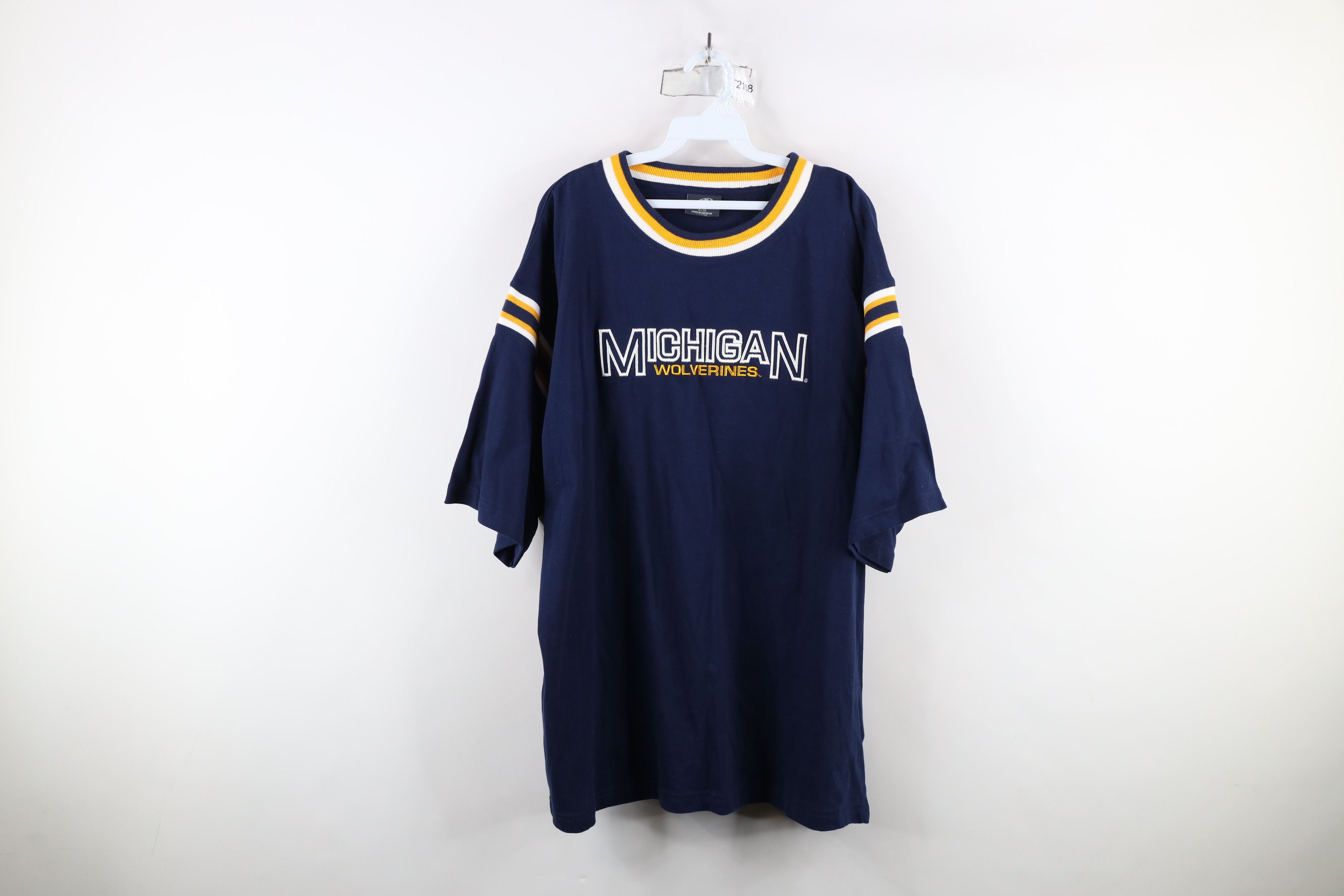 Vintage Vintage 90s Heavyweight University of Michigan T-Shirt Blue Size US XL / EU 56 / 4 - 1 Thumbnail