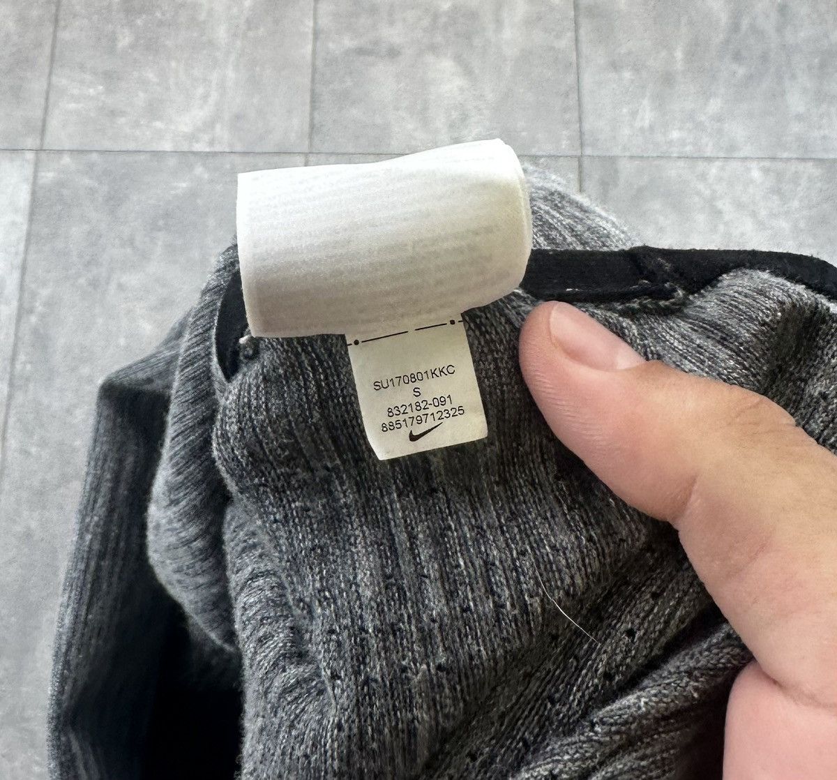Nike Nike Tech Fleece Small Logo Grey Y2K Long Sleeve Size US S / EU 44-46 / 1 - 7 Thumbnail