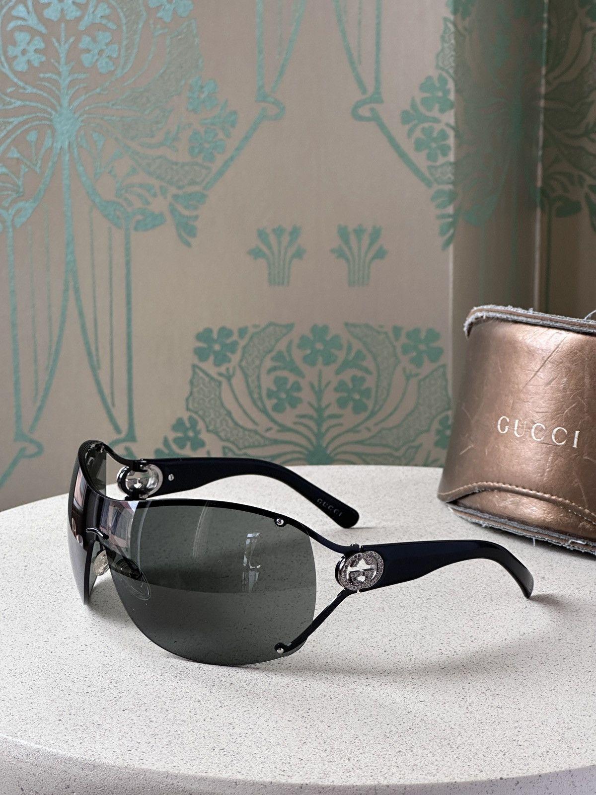 Vintage Gucci Shield Sunglasses Silver Hardware GG Logo Y2K Authentic w/ Case Gucci GG 2683/S – Vintage Frames Company main image 2