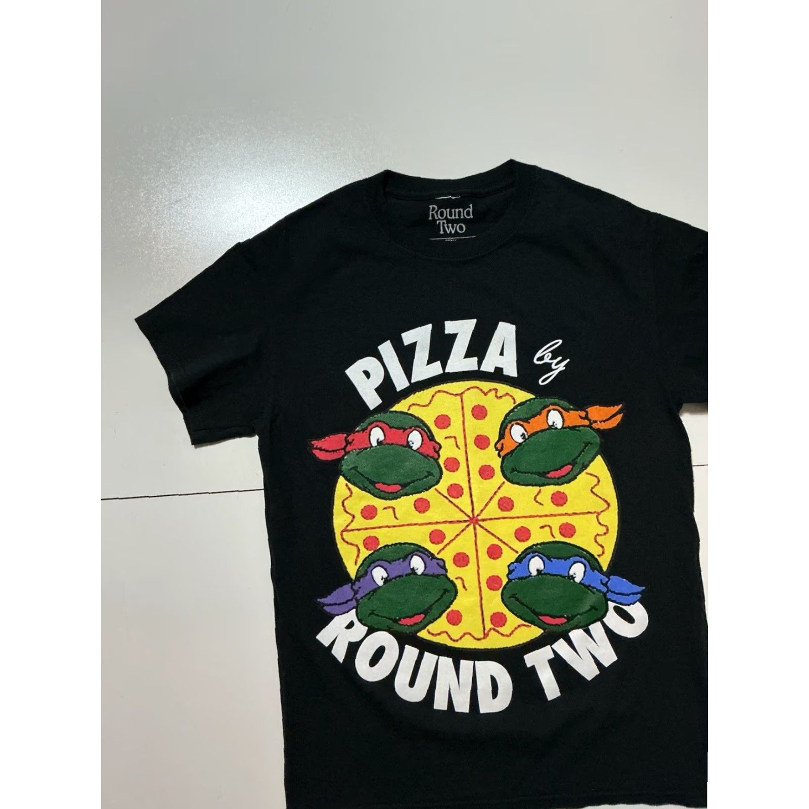 Round Two VINTAGE Round Two Sean Wotherspoon Plant Based Pizza Ninja Turtles Graphic T-Shirt Sz. S Size US S / EU 44-46 / 1 - 3 Thumbnail