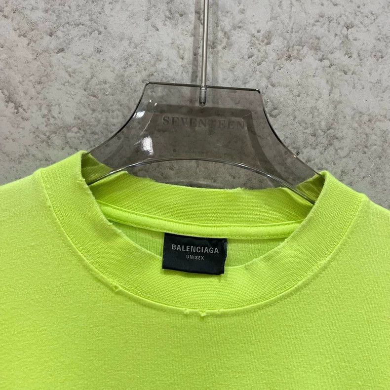 Balenciaga Balenciaga Hole logo old fluorescent green short sleeve 250 Size US XXS / EU 40 - 3 Thumbnail