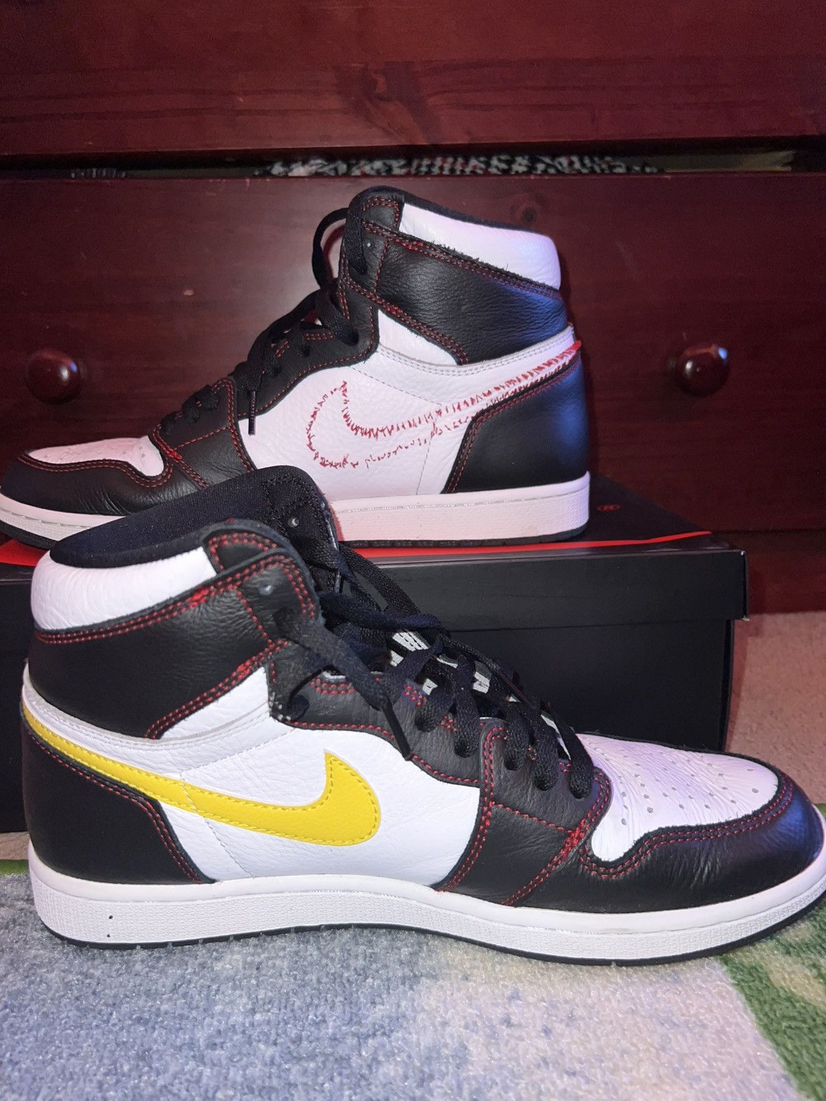 Jordan Brand Air Jordan 1 Retro High OG 'Defiant' Size US 11 / EU 44 - 2 Thumbnail