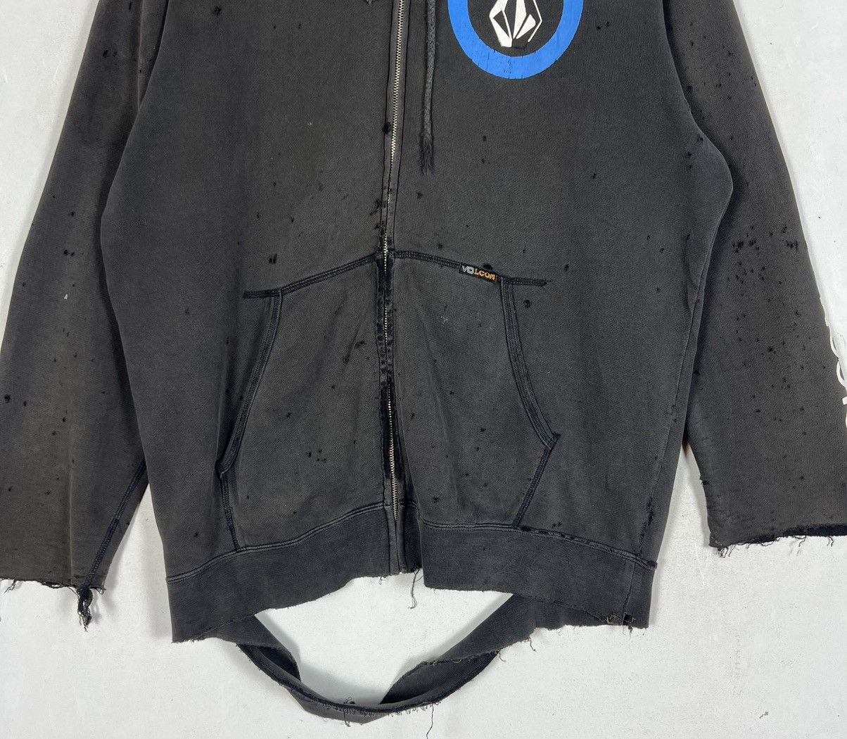 Volcom Vintage Distressed Volcom Hoodie Size US L / EU 52-54 / 3 - 7 Thumbnail