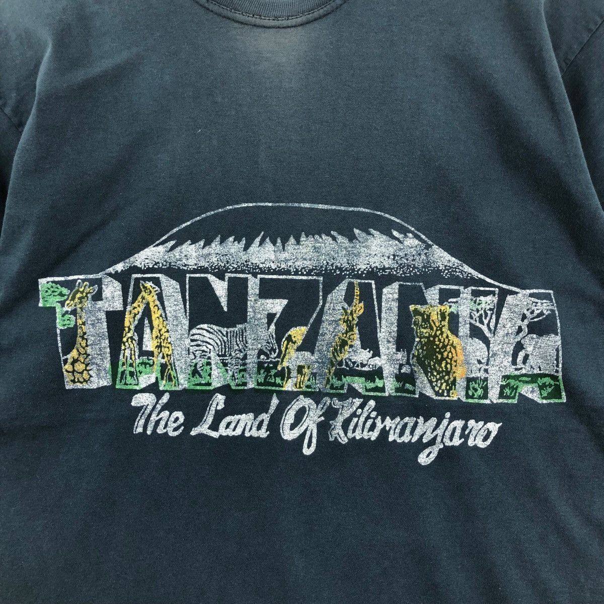 Vintage Vintage TANZANIA The Land Of Kilimanjaro T Shirt Size US XL / EU 56 / 4 - 3 Thumbnail