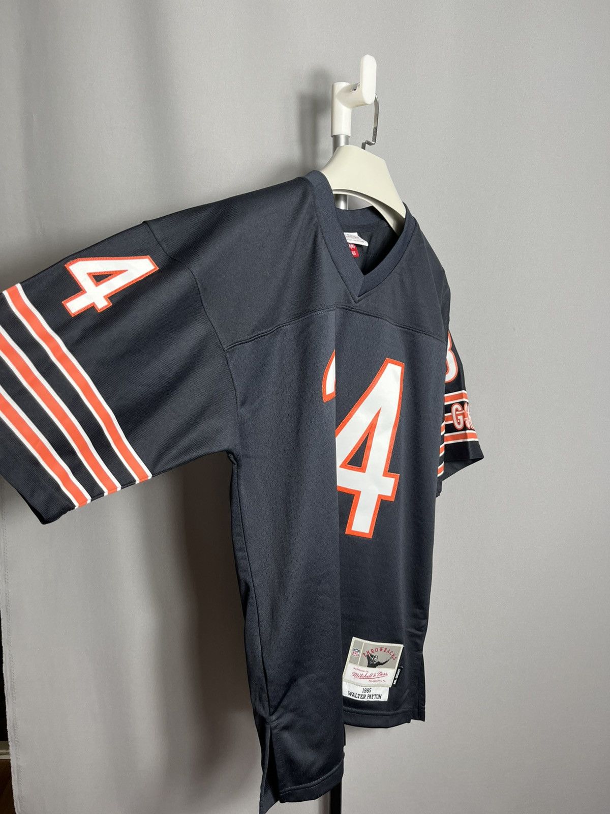 Mitchell & Ness Walter Payton Navy Chicago Bears 1985 Legacy Replica Jersey Size US M / EU 48-50 / 2 - 3 Thumbnail