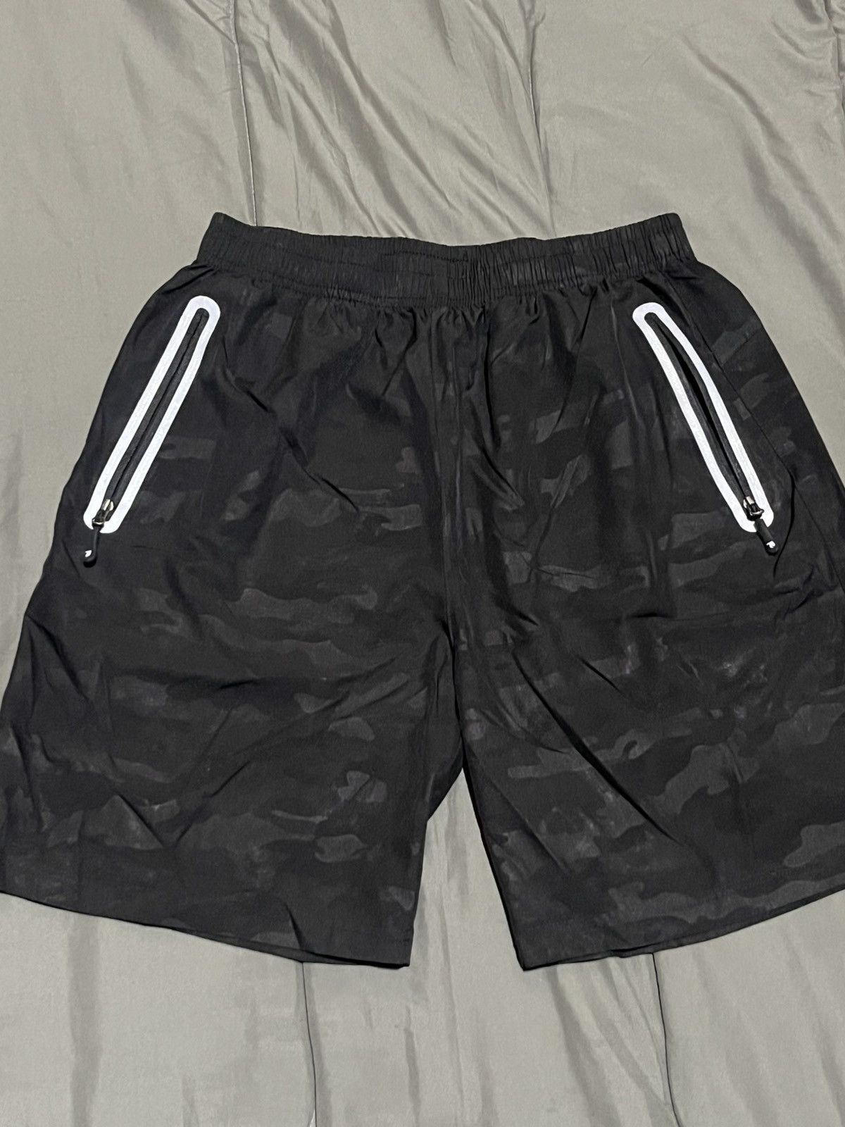 Other Black Reflective Camo Athletic Shorts Size US 32 / EU 48 - 2 Thumbnail