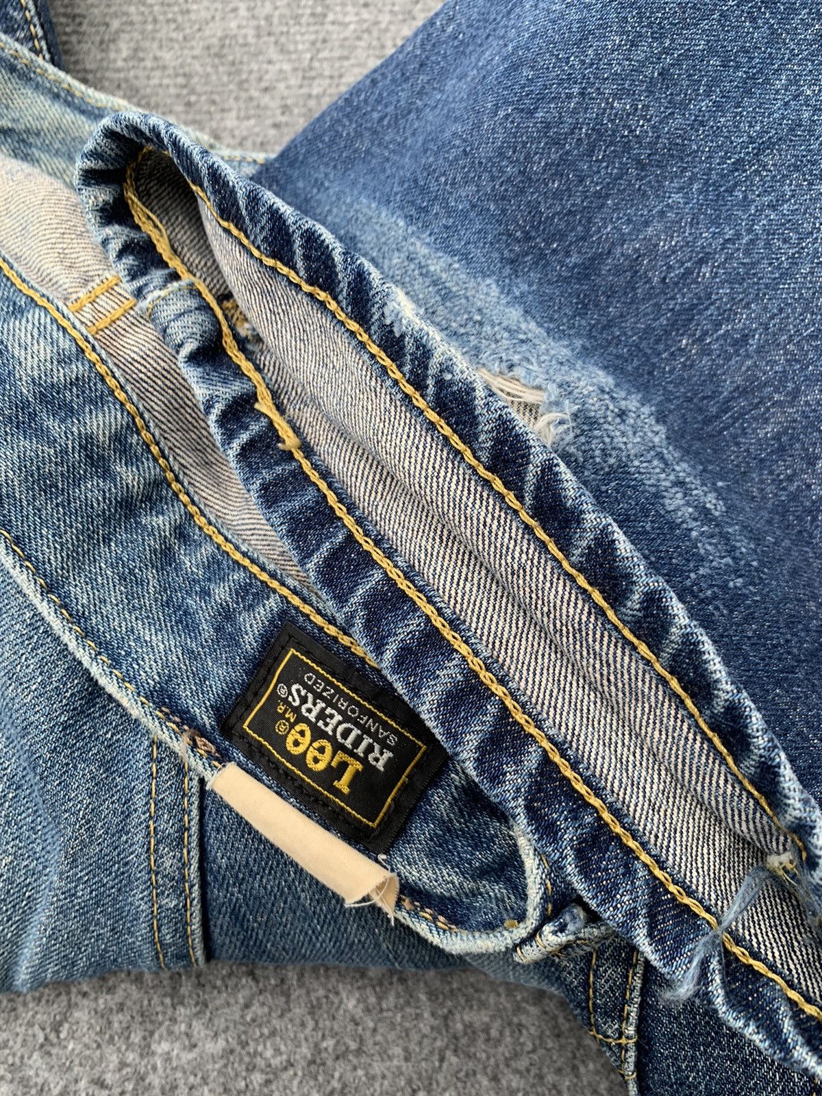 Lee FLARE DISTRESSED LEE RIDER. Size US 28 / EU 44 - 6 Thumbnail