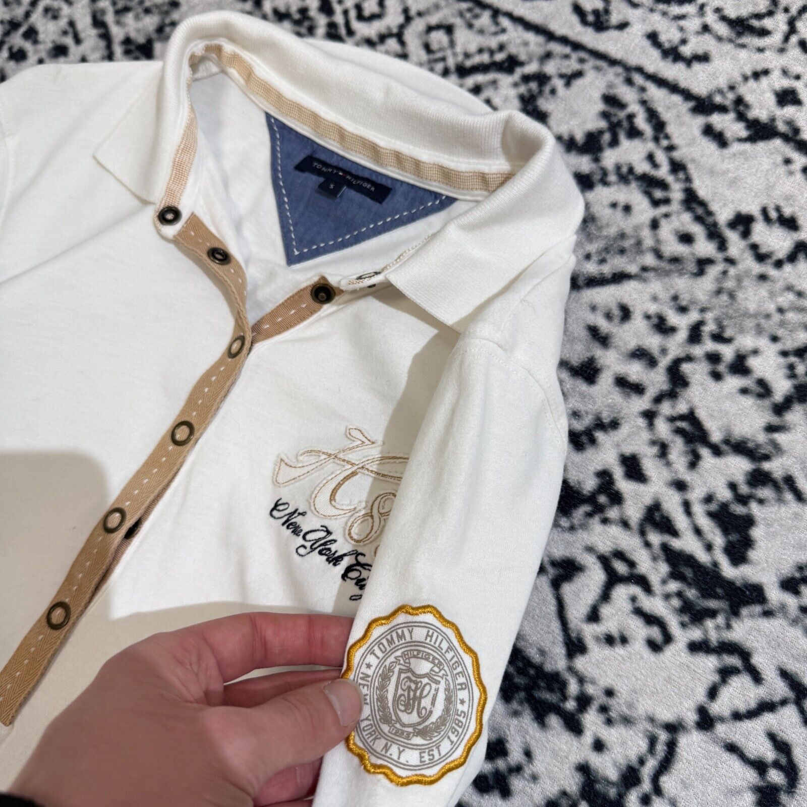 Tommy Hilfiger × Vintage Vintage Tommy Hilfiger Unisex White Cotton Polo Shirt Size S Size US S / EU 44-46 / 1 - 7 Thumbnail