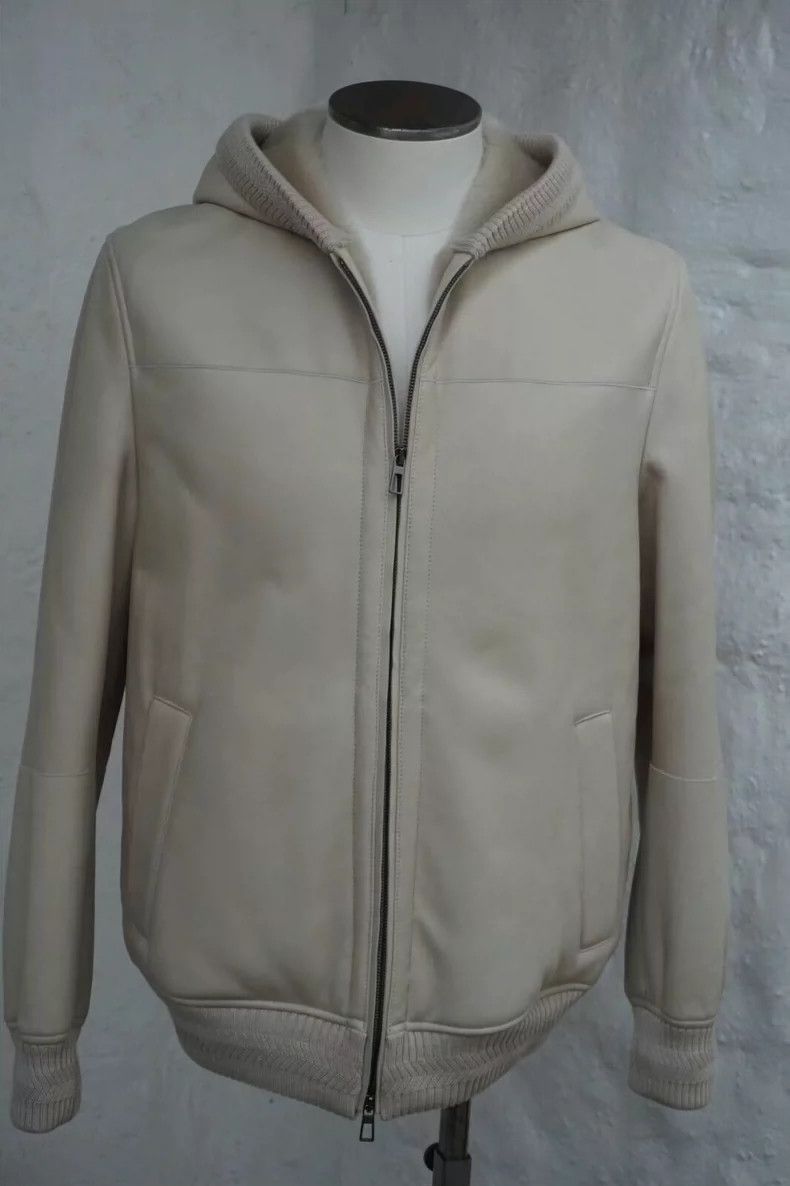 LORO PIANA A man's cream-colored fur integrated bomer hood