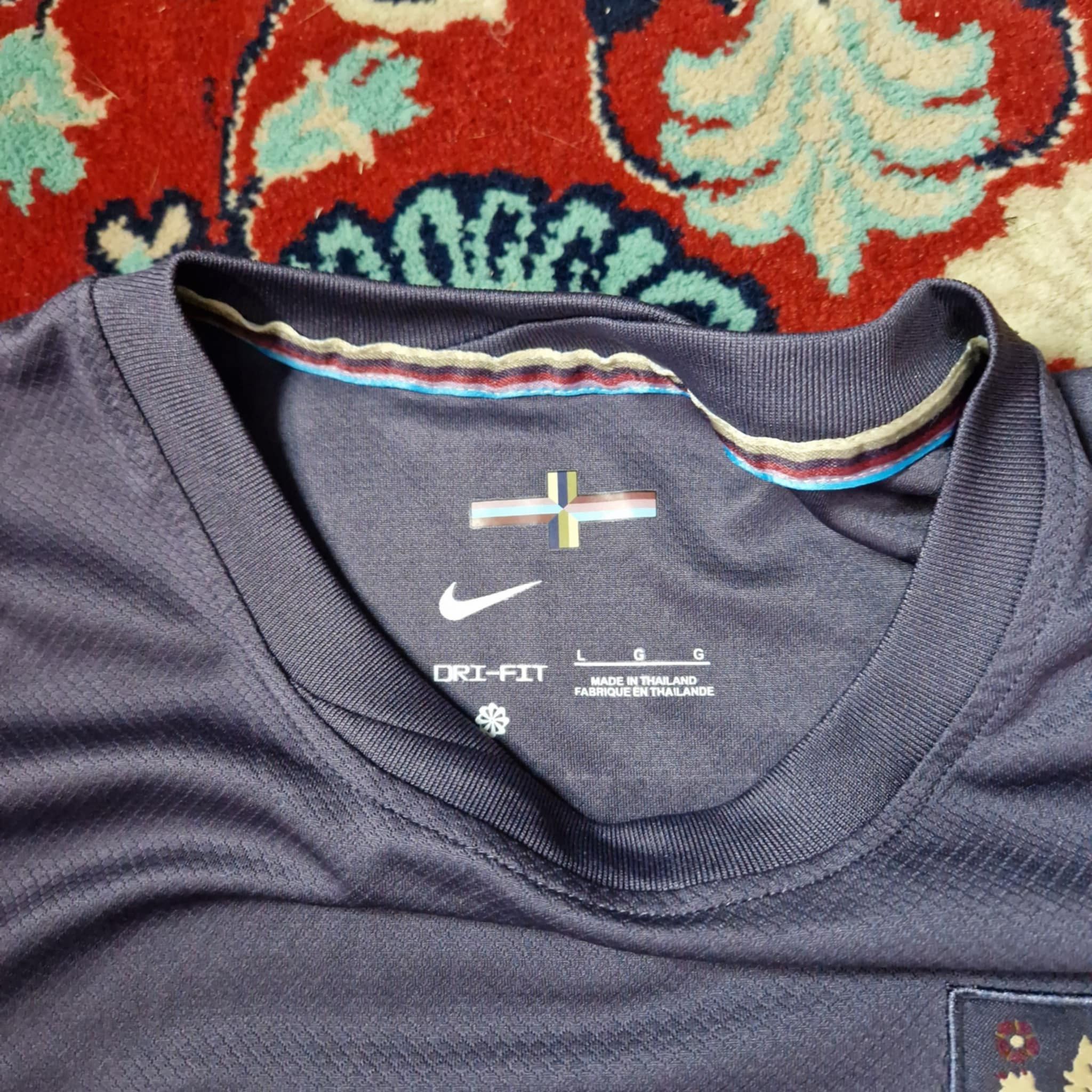 Nike Nike England Football Jersey - Purple with Gold Accents Size US L / EU 52-54 / 3 - 5 Thumbnail