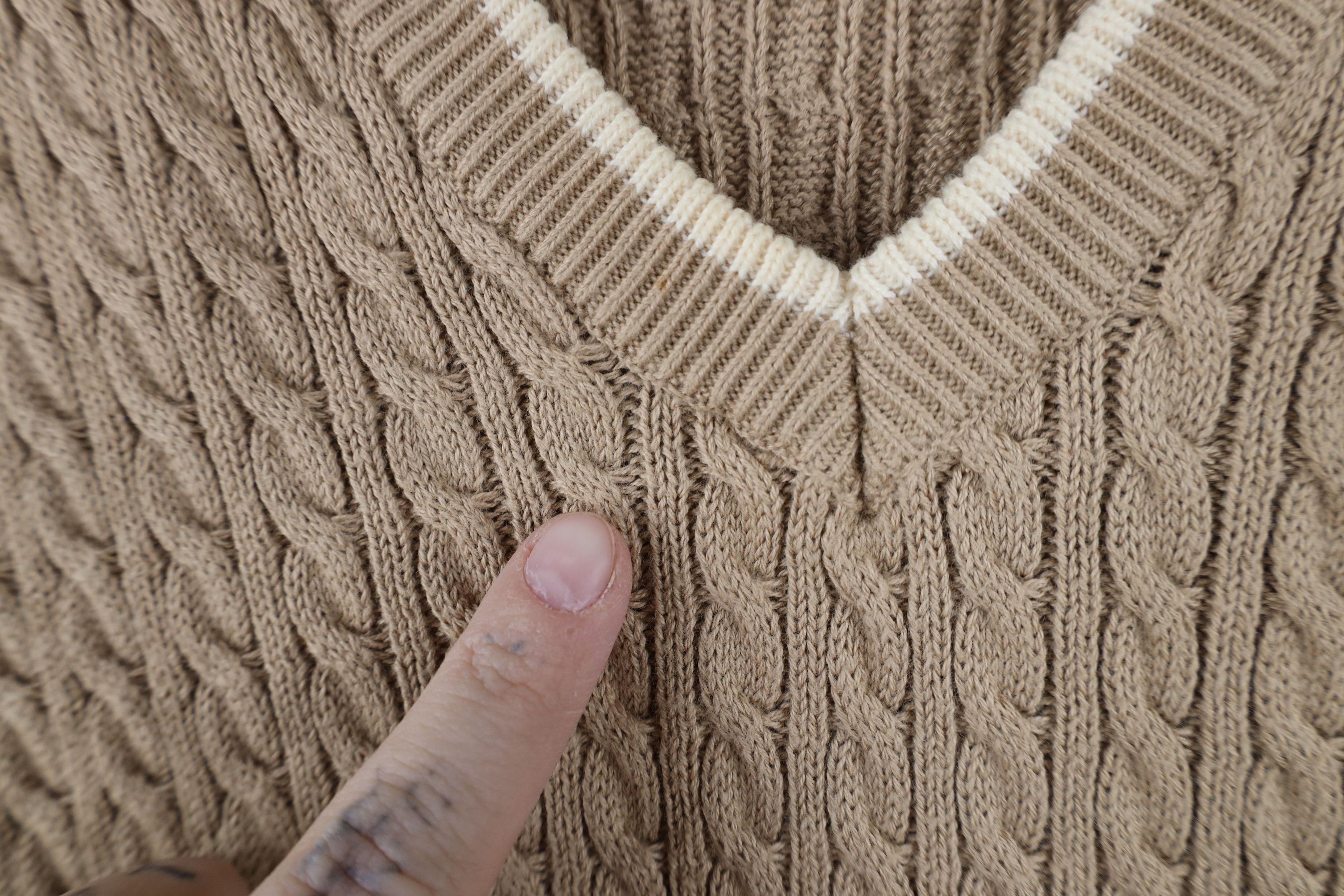 Vintage Vintage 90s Streetwear Cable Knit V-Neck Sweater Vest Beige Size US XL / EU 56 / 4 - 5 Thumbnail