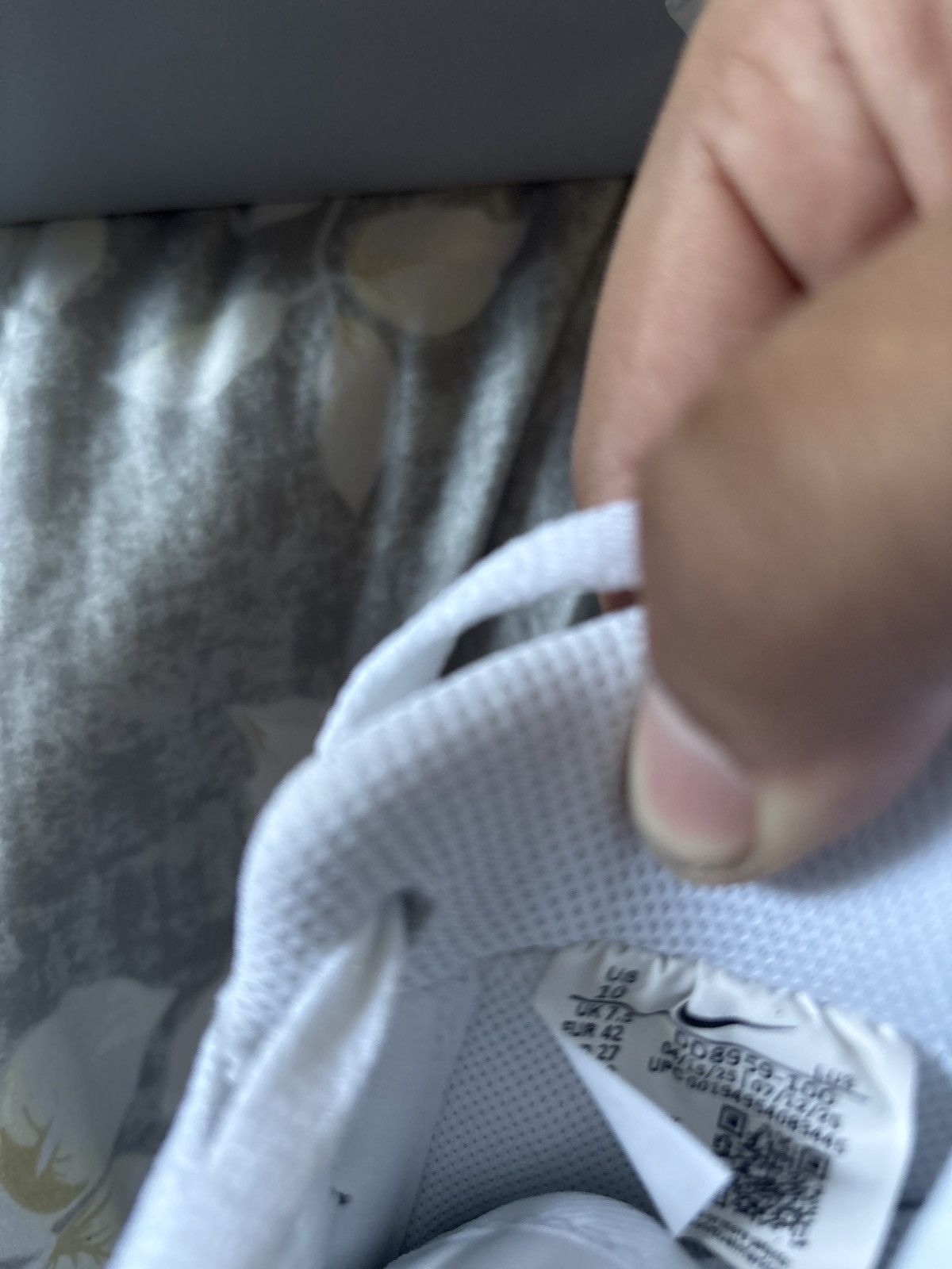Nike Size 10 W air force 1. Size US 8.5 / EU 41-42 - 2 Thumbnail