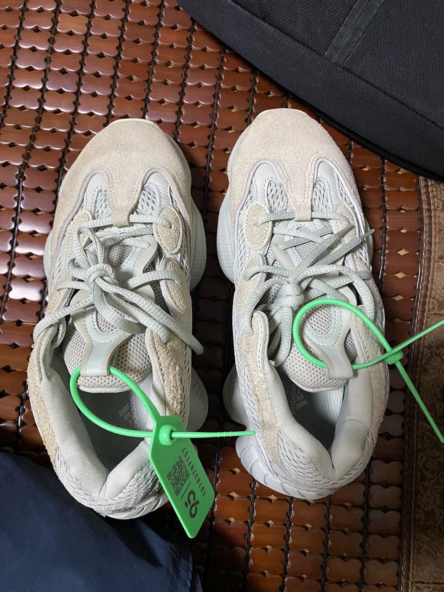Yeezy Yeezy White Lowtop Sneakers 38 Men Size US 6 / EU 39 - 1 Thumbnail