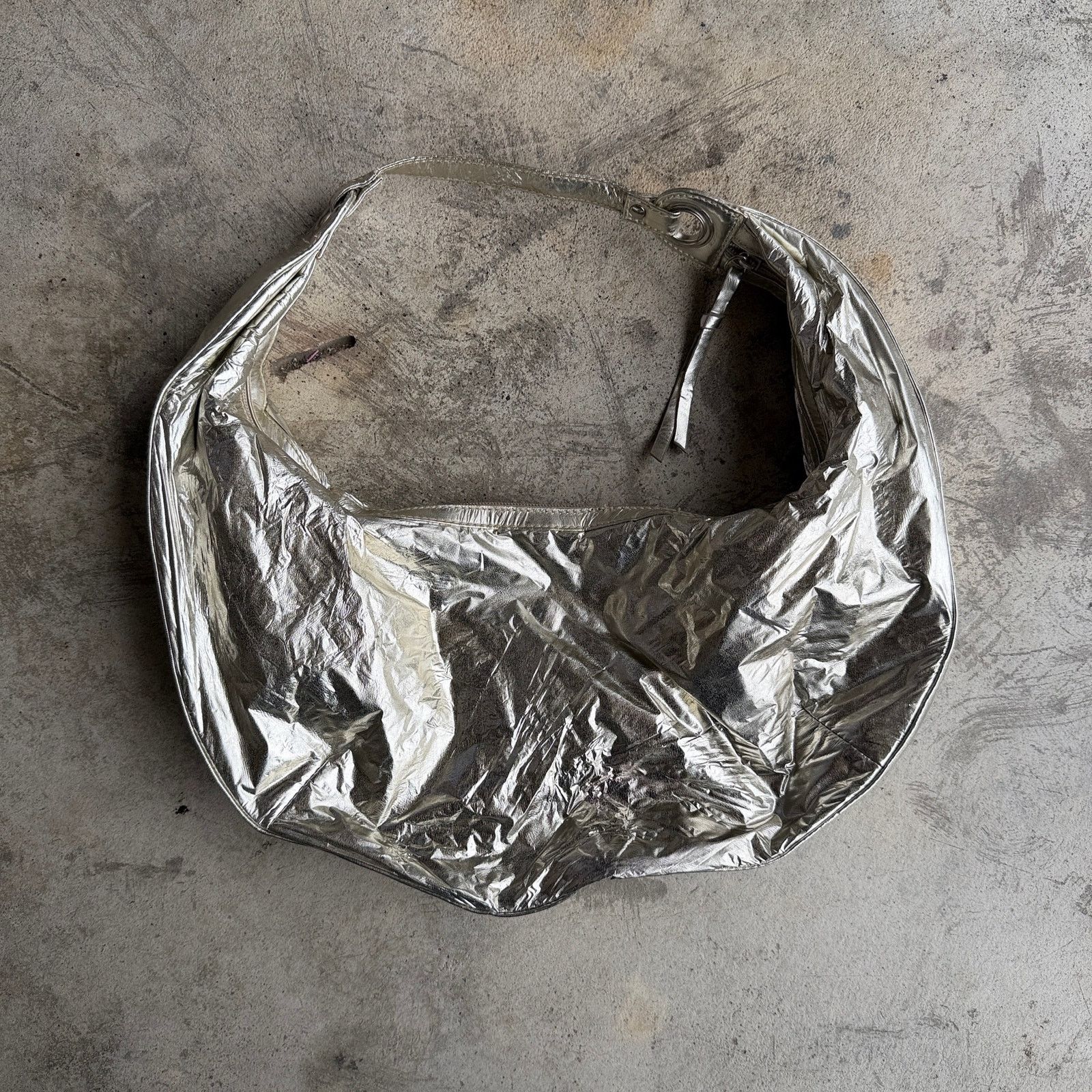 Other Y2K Silver Metallic Slouch Hobo Shoulder Bag Futuristic Size ONE SIZE - 1 Thumbnail