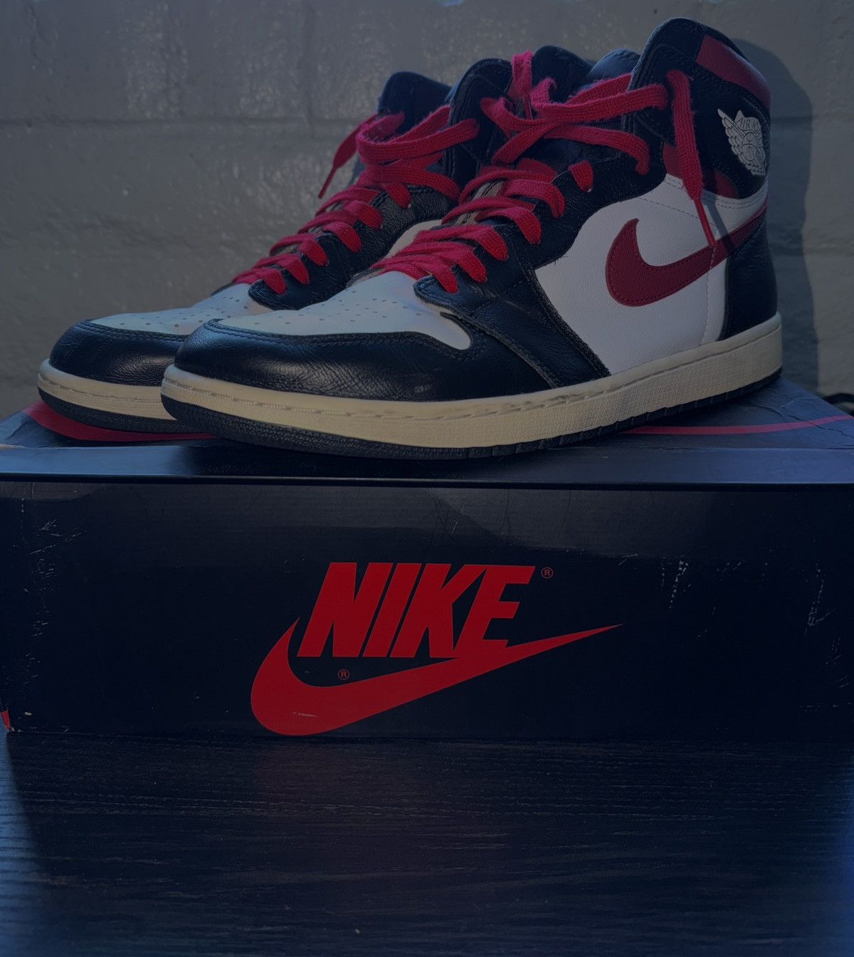 Jordan Brand Air Jordan 1 High (Black Gym Red) Size US 13 / EU 46 - 1 Thumbnail
