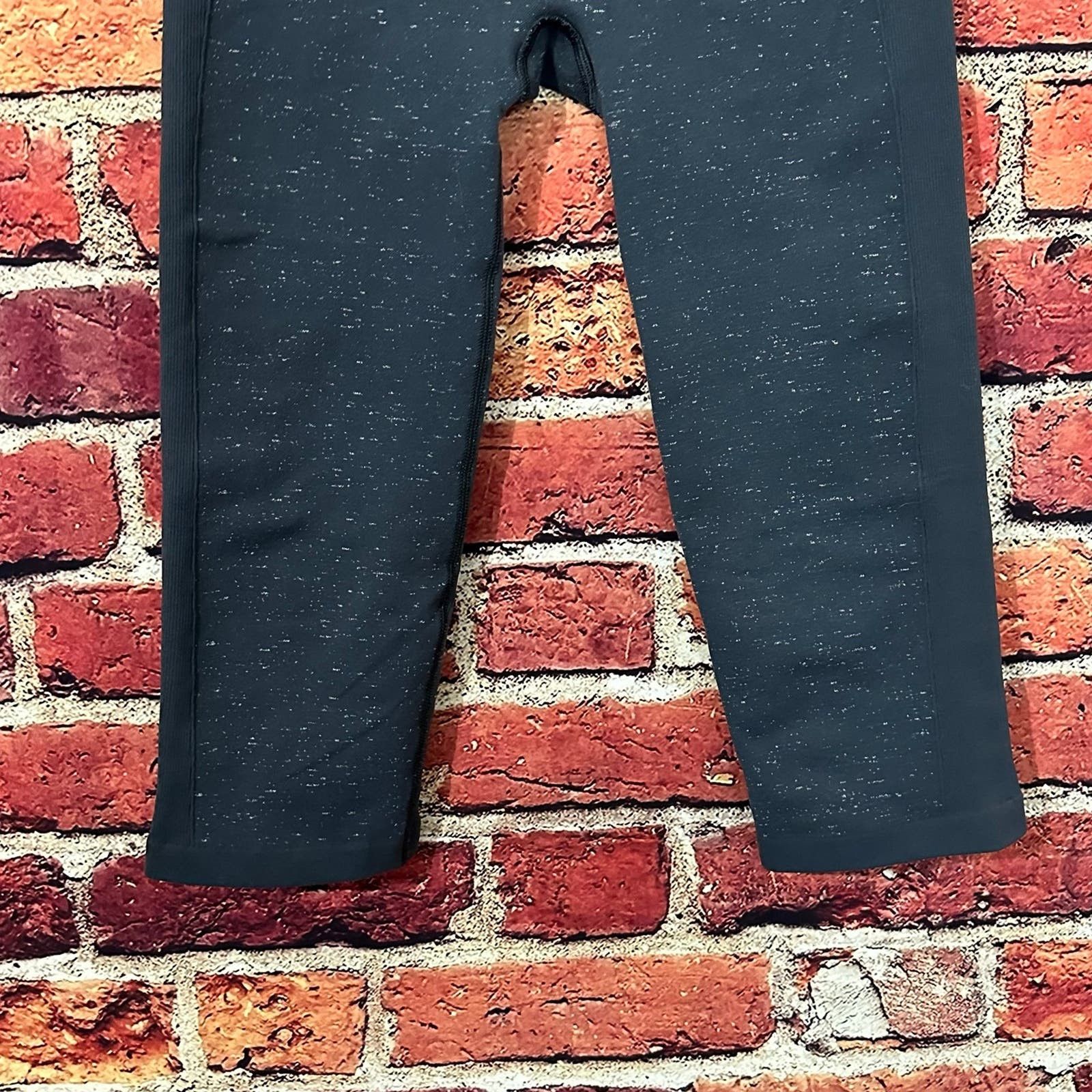 Lululemon Lululemon seamless leggings size 4 Size 27" / US 4 / IT 40 - 3 Thumbnail