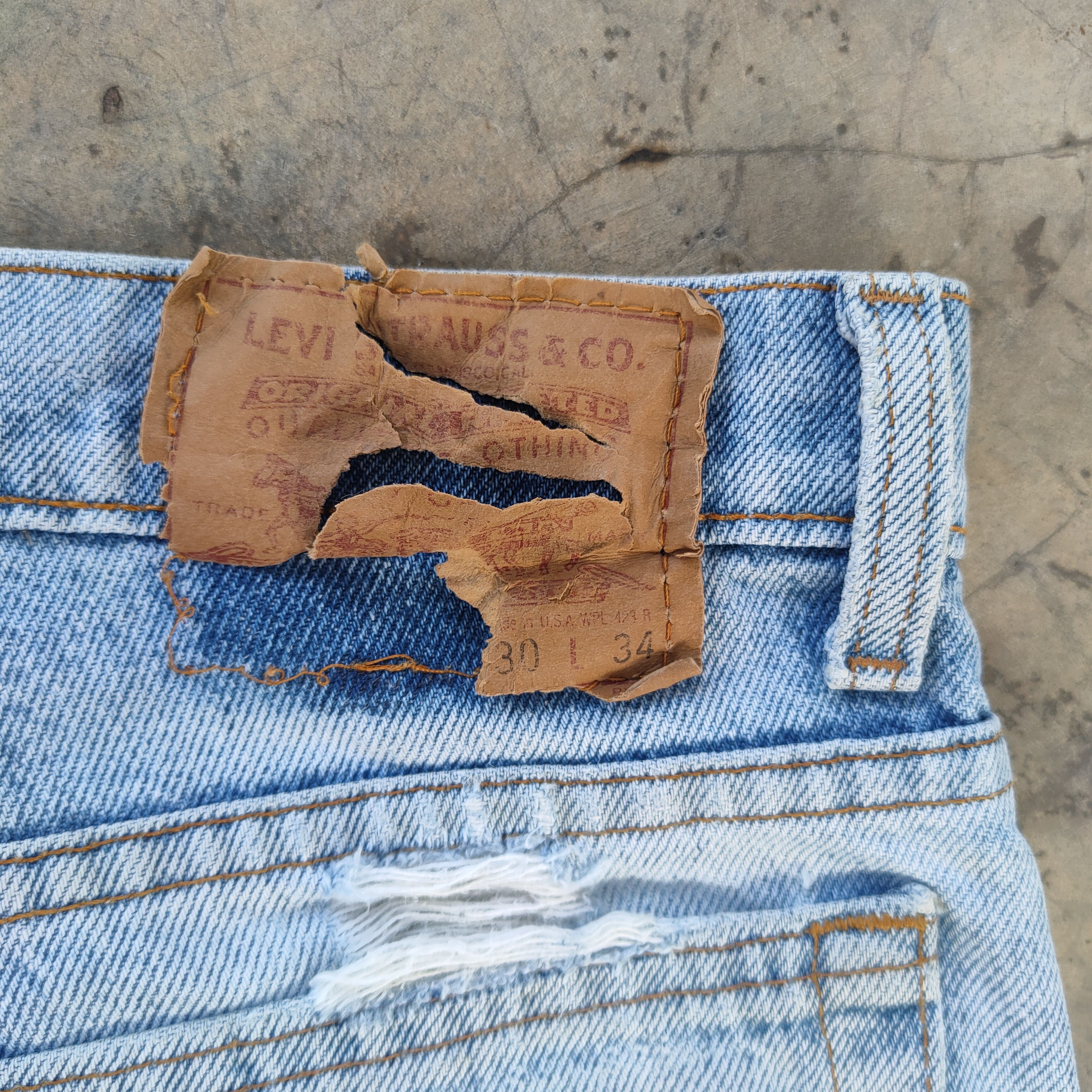 Levi's Vintage Clothing VINTAGE LEVI'S 510 94' USA FADED RIPPED JEANS DENIM PANTS Size US 29 - 15 Thumbnail