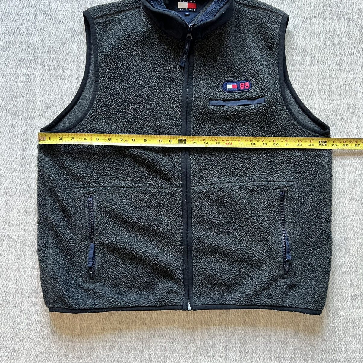 Tommy Hilfiger Vintage 1990s Tommy Hilfiger Grey Deep Pile Popcorn Vest XL Size US XL / EU 56 / 4 - 7 Thumbnail