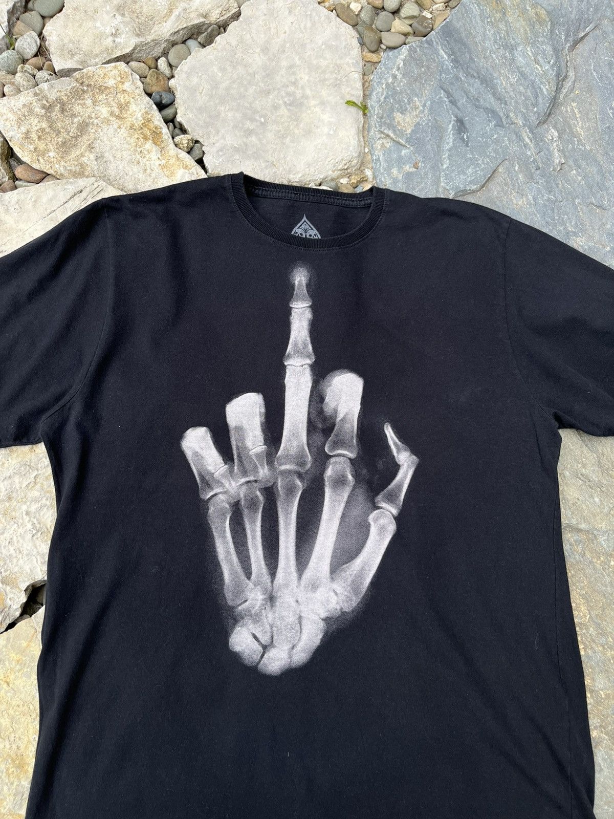 Japanese Brand × Vintage Vintage skeleton y2k fuck you roentgen middle finger tee Size US L / EU 52-54 / 3 - 3 Thumbnail