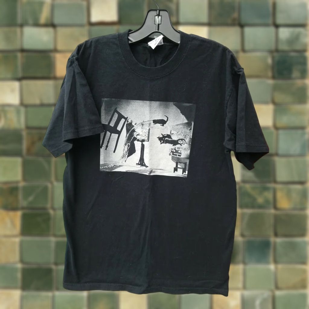 Vintage Philadelphia Museum of Art Salvad or Dali Photo Art Tee Shirt “Atomicus” Black 2005 M Short Sleeve Graphic Tee Mens Size US M / EU 48-50 / 2 - 1 Thumbnail