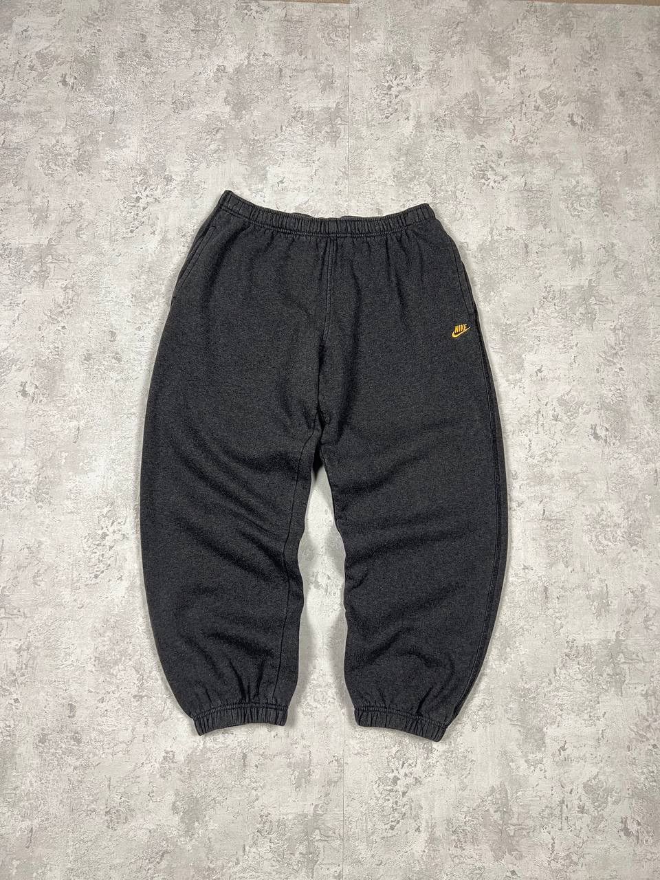 Nike Vintage Nike Baggy Grey Sweatpants Joggers Pants Size XL Size US 38 / EU 54 - 1 Thumbnail