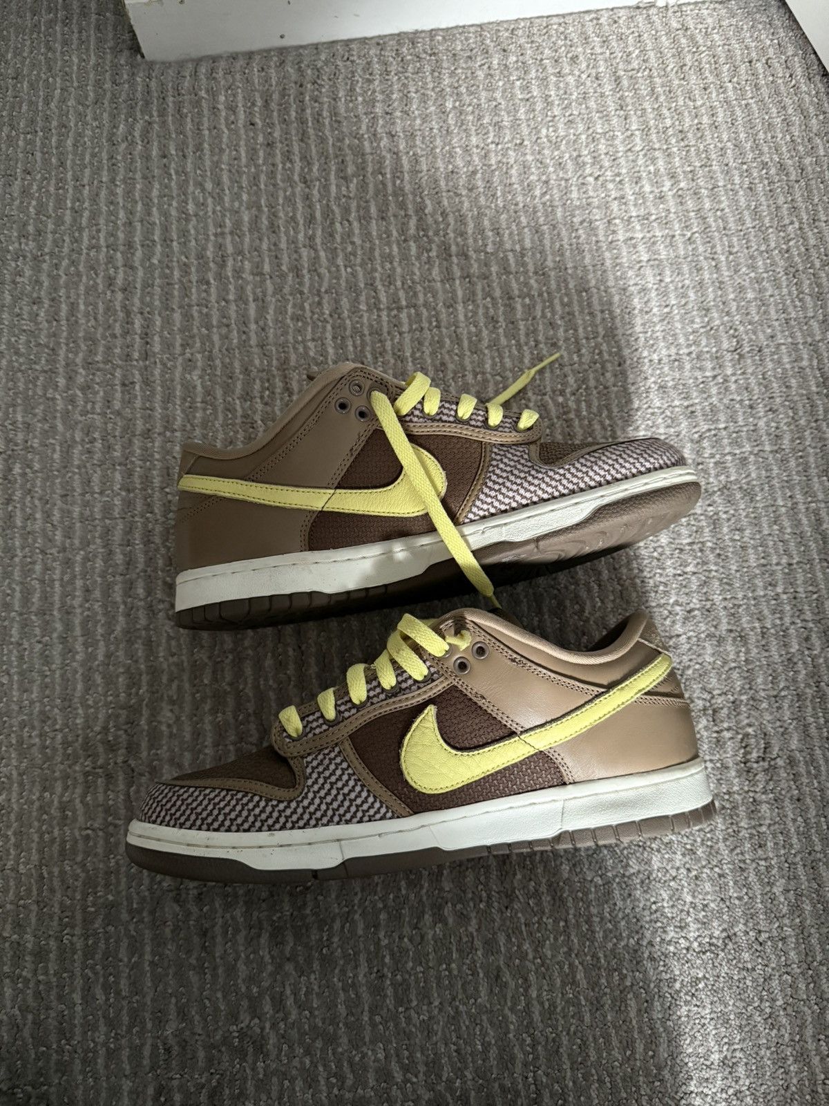 Nike × Undefeated Nike Dunk Low SP Undefeated Canteen Dunk Size US 8.5 / EU 41-42 - 2 Thumbnail