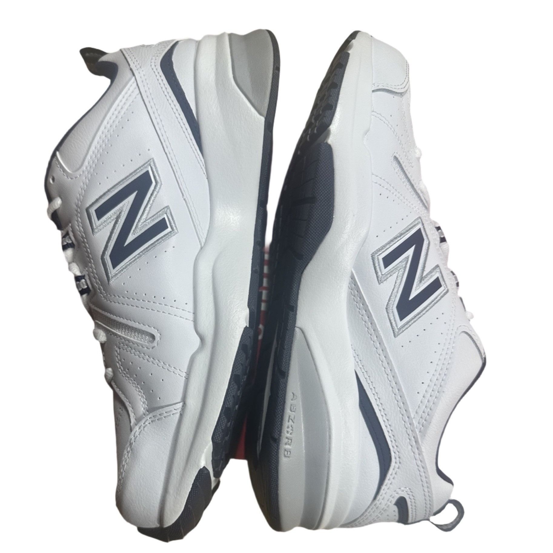 New Balance NWT New Balance Men’s MX608WN5 White Leather Sneakers Size 1 Size US 10 / EU 43 - 6 Thumbnail