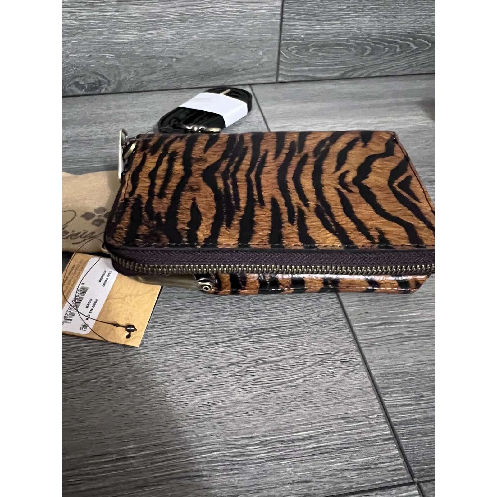 Patricia Nash Patricia Nash Pertina Frame Pouch Crosbody Tiger Bag A399516 Size ONE SIZE - 9 Thumbnail