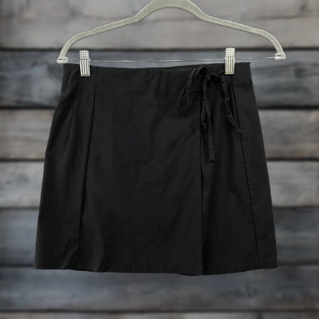 Topshop Topshop Skirt Womens Size 6 Black Wrap Mini Pull On Stretchy Side Tie Elastic Waist Casual Party/Cocktail Short 90s? Wait no - remove question mark. Size 28" / US 6 / IT 42 - 1 Thumbnail