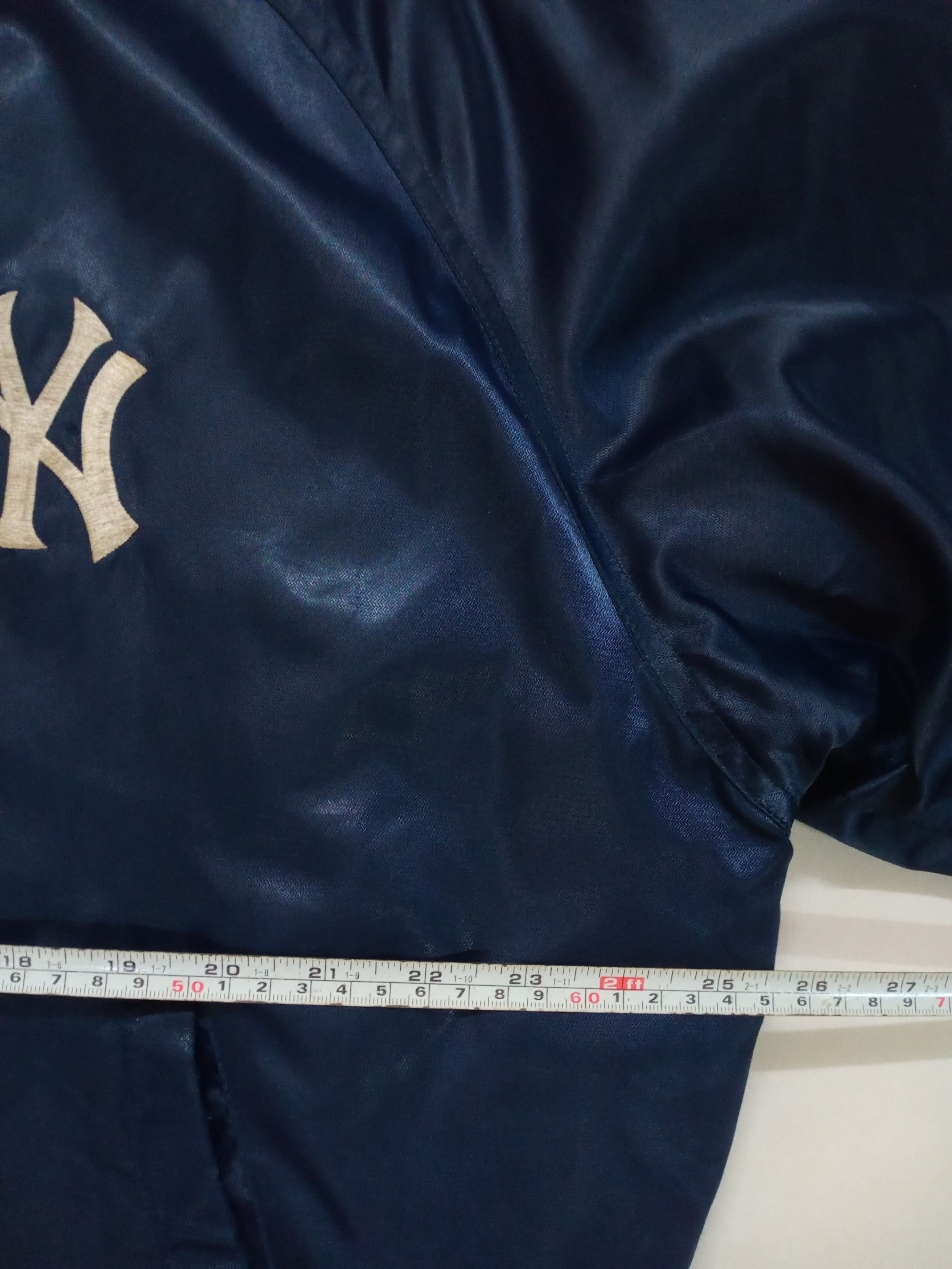 Nike Vintage Nike New York Yankees Satin Varsity Jacket Size US L / EU 52-54 / 3 - 19 Thumbnail