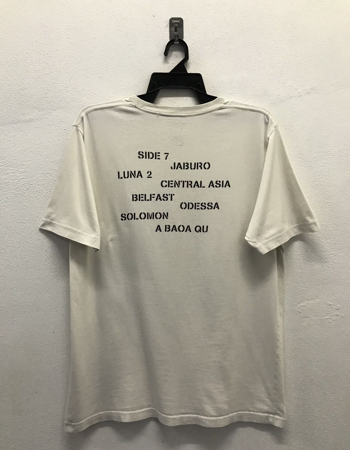 Anime × Japanese Brand × Uniqlo Vintage Uniqlo Mobile Suit Gundam Shirt Size US L / EU 52-54 / 3 - 2 Thumbnail