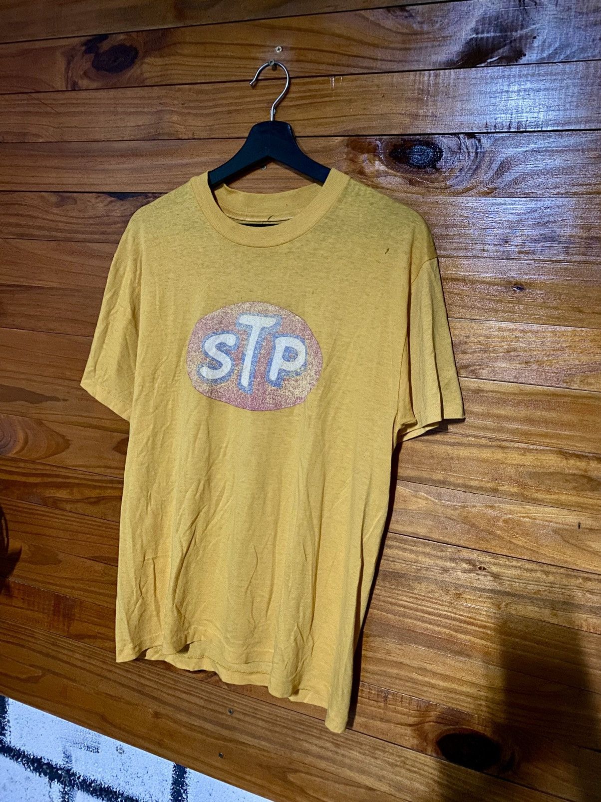Vintage Vintage STP Racing Logo Yellow T-Shirt | Distressed Graphic Size US M / EU 48-50 / 2 - 4 Thumbnail