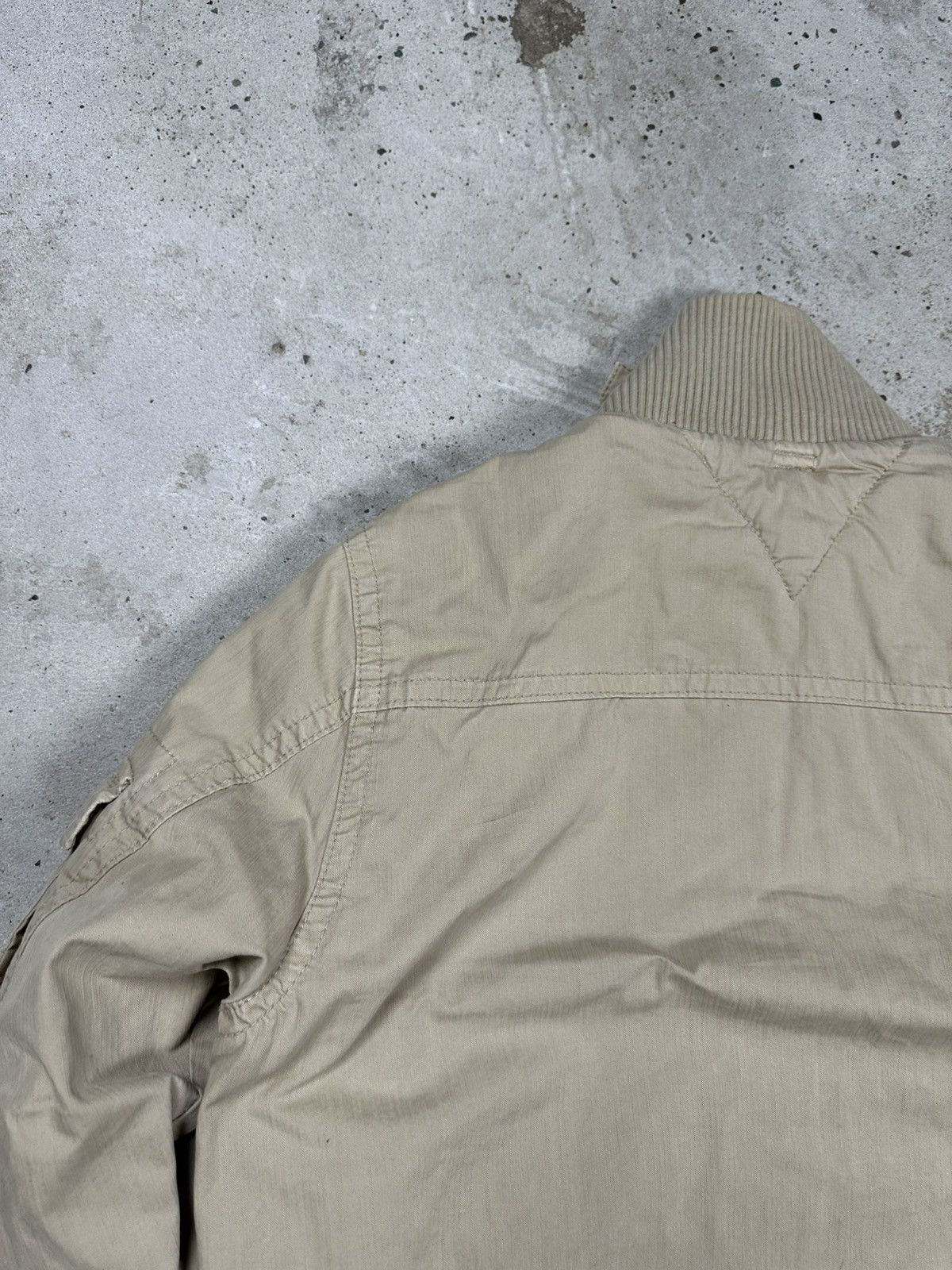 Tommy Hilfiger Vintage Y2K Tommy Hilfiger Beige Distressed Utility Bomber Size US S / EU 44-46 / 1 - 21 Thumbnail