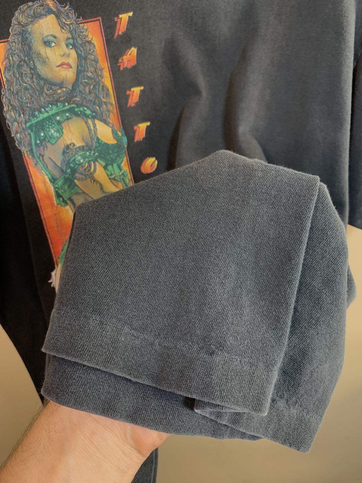 Vintage *RARE* Vintage 90s Tattoo Pinup Single Stitch USA-Made Shirt Size US XL / EU 56 / 4 - 5 Thumbnail