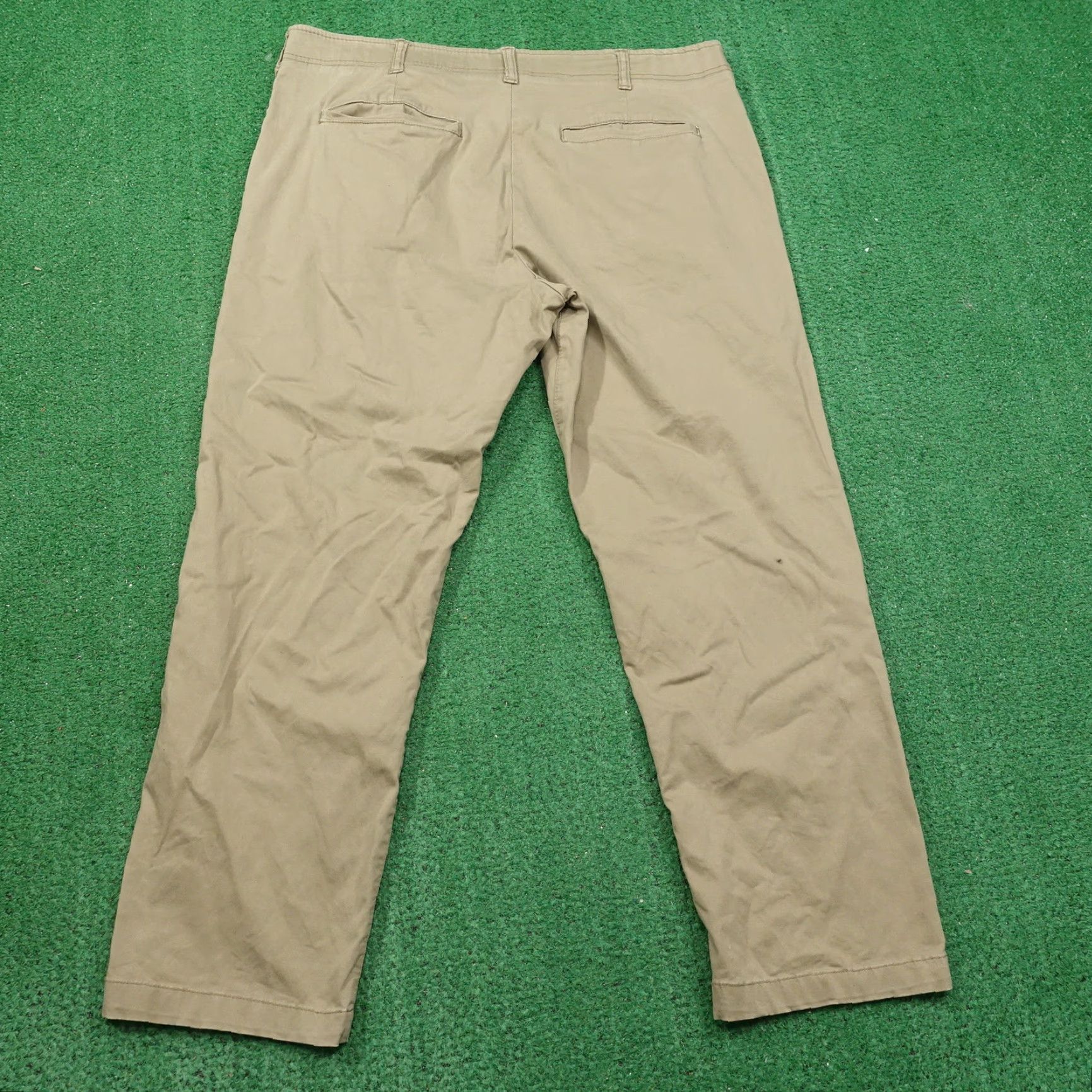 Lee LEE Beig e Khaki Chino Pants Mens 38x30 X-Treme Comfort Regular Inseam 30 - Flat Front, Beltless, Pre-Owned, Size 38 Regular Mens Size US 38 / EU 54 - 4 Thumbnail