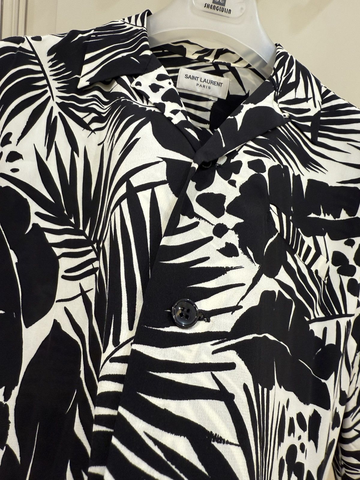 Saint Laurent Paris Tropical Shark-Collar Short Sleeve Silk Shirt collar size39 Size US M / EU 48-50 / 2 - 14 Thumbnail