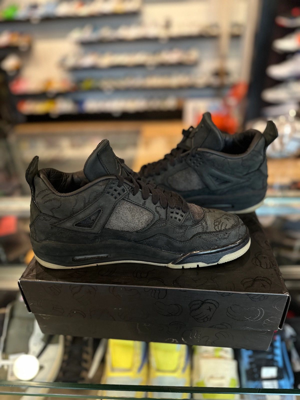 Jordan Brand × Kaws Jordan 4 Retro Kaws Black Clean OG Size 10.5 Size US 10.5 / EU 43-44 - 4 Thumbnail