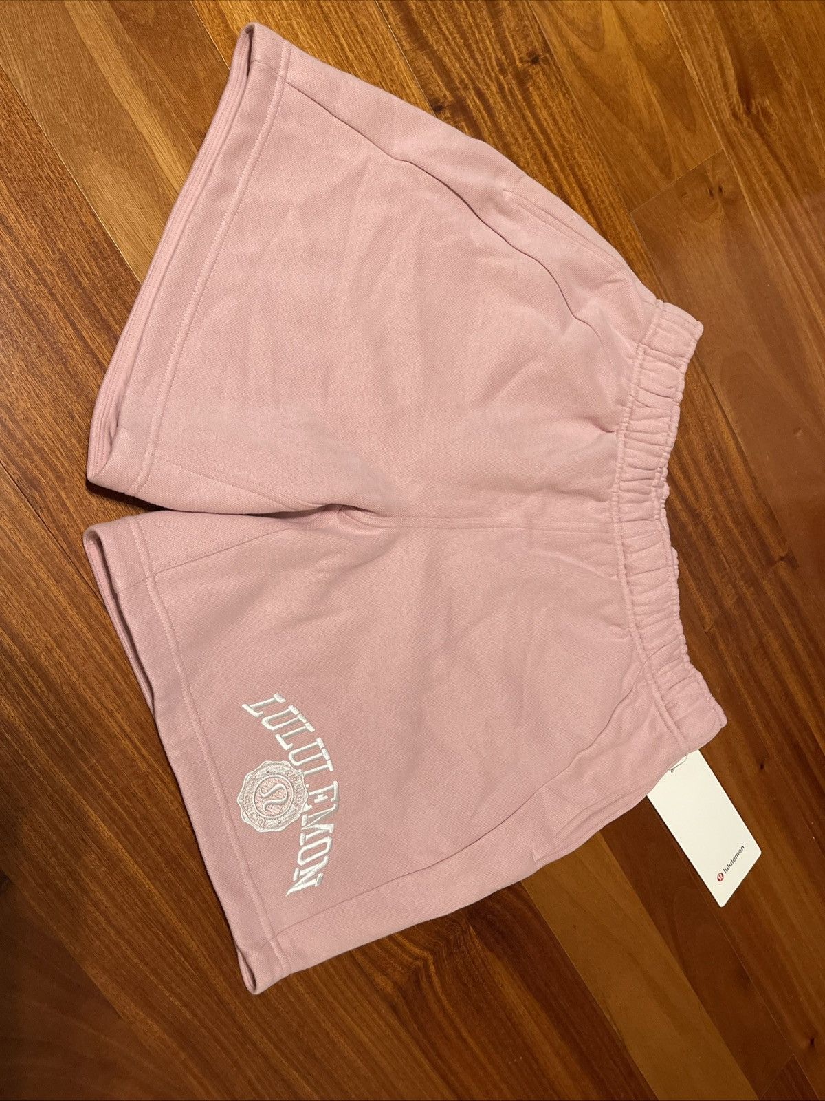 Lululemon NWT Lululemon Scuba Oversized MR Shorts 7” Graphic Size S Size 28" / US 6 / IT 42 - 3 Thumbnail