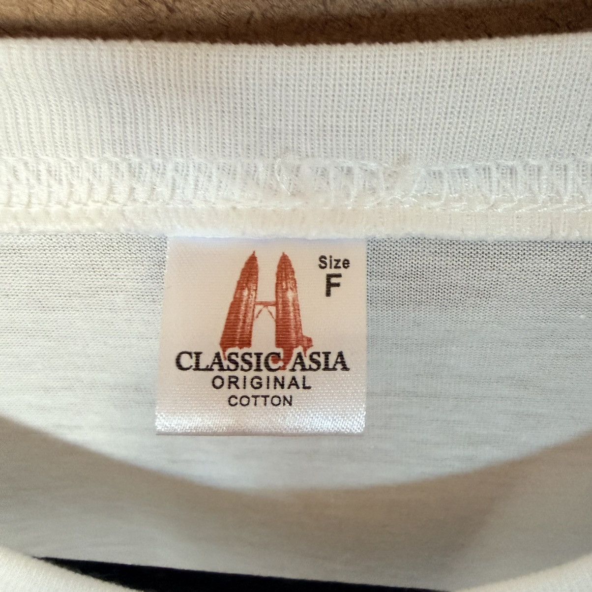 Other Classic Asia KL Kuala Lumpur Graphic Tee White Size F Size US L / EU 52-54 / 3 - 11 Thumbnail