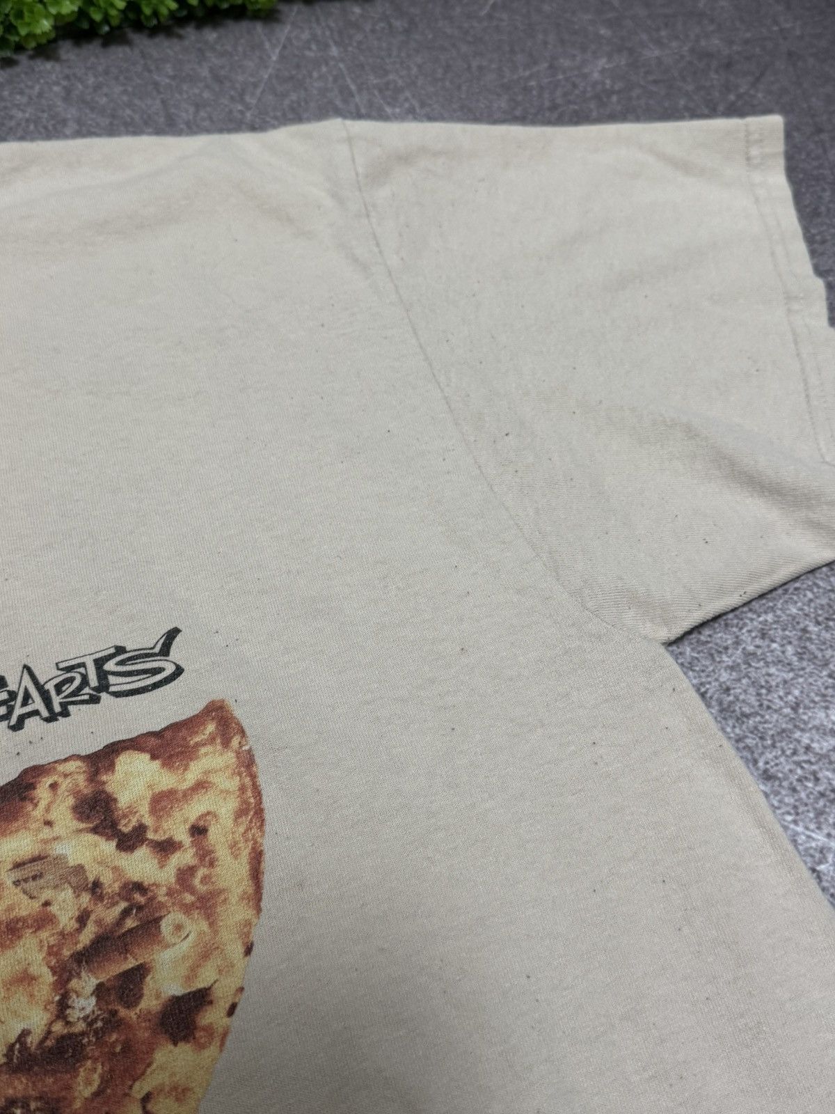Band Tees Wild Hearts tv tan vintage t Shirt Rock Band y2k Pizza Size US XL / EU 56 / 4 - 11 Thumbnail