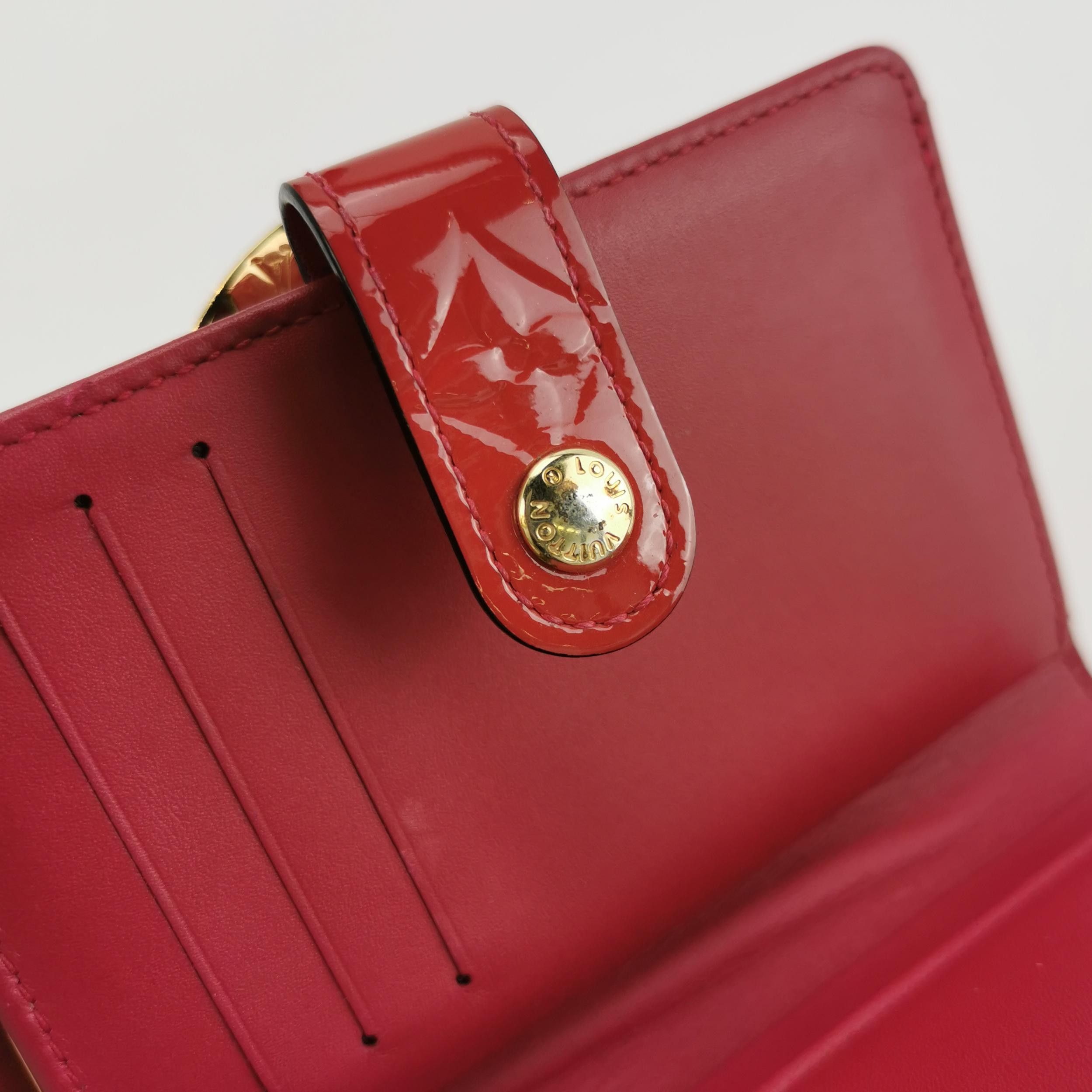 Louis Vuitton Louis Vuitton (LV) Patent leather solid color monogram port Size ONE SIZE - 4 Thumbnail