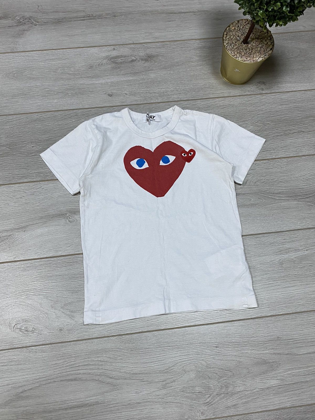 Comme des Garcons PLAY PLAY Comme des garçons vintage big heart Japanese t-shirt Size S / US 4 / IT 40 - 2 Thumbnail