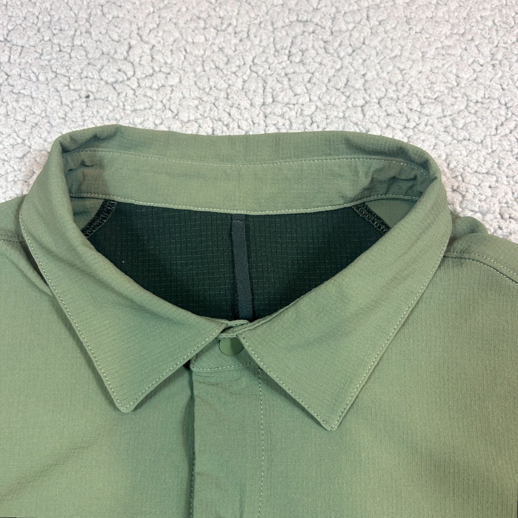 Lululemon Lululemon Double Pocket LS Overshirt Button-Up Twill Green Size L Men Ready for Cold Weather? No, 100% Authentic USA Seller! Size US L / EU 52-54 / 3 - 3 Thumbnail