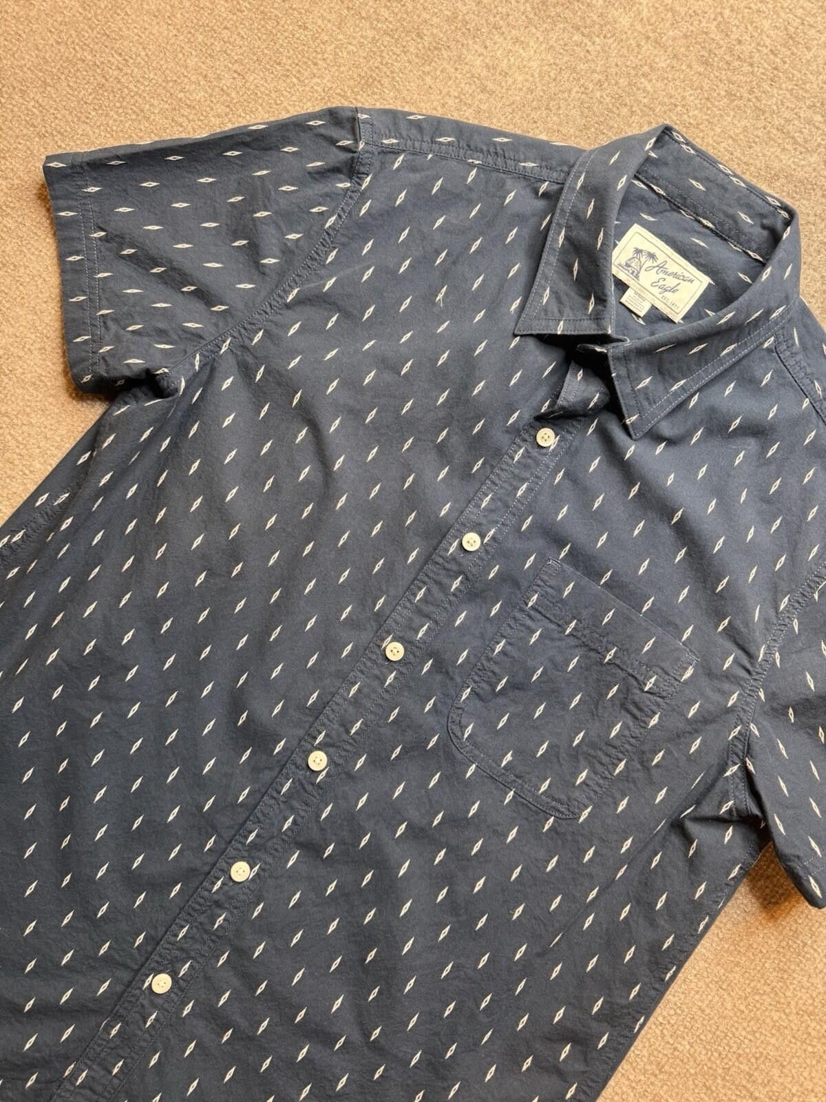 American Eagle Outfitters American Eagle Men's Med Navy AOP SS Shirt [726] Size US M / EU 48-50 / 2 - 1 Thumbnail