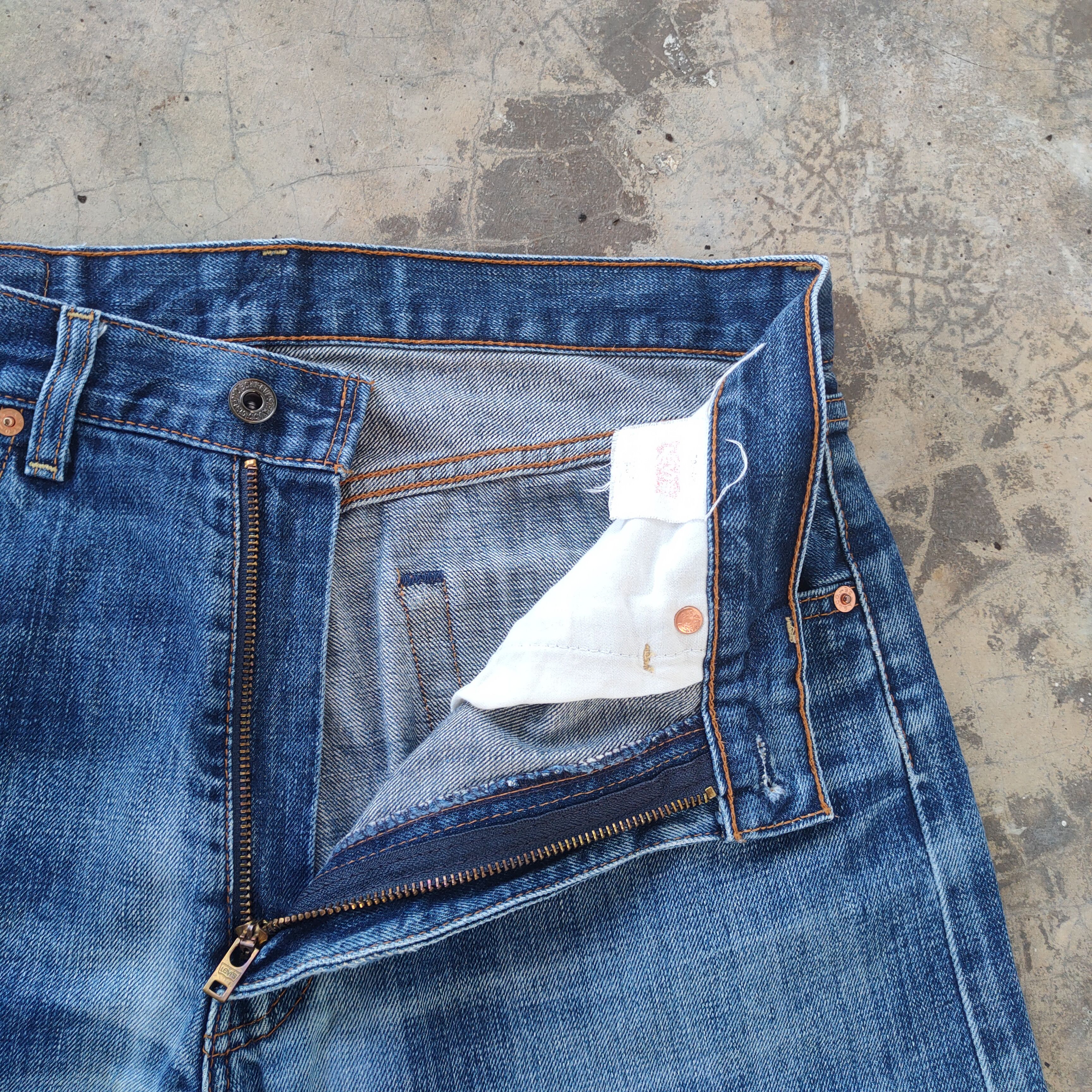 Levi's Vintage Clothing W33 VINTAGE LEVI'S 513 RIPPED FADED JEANS DENIM PANTS Size US 33 - 8 Thumbnail