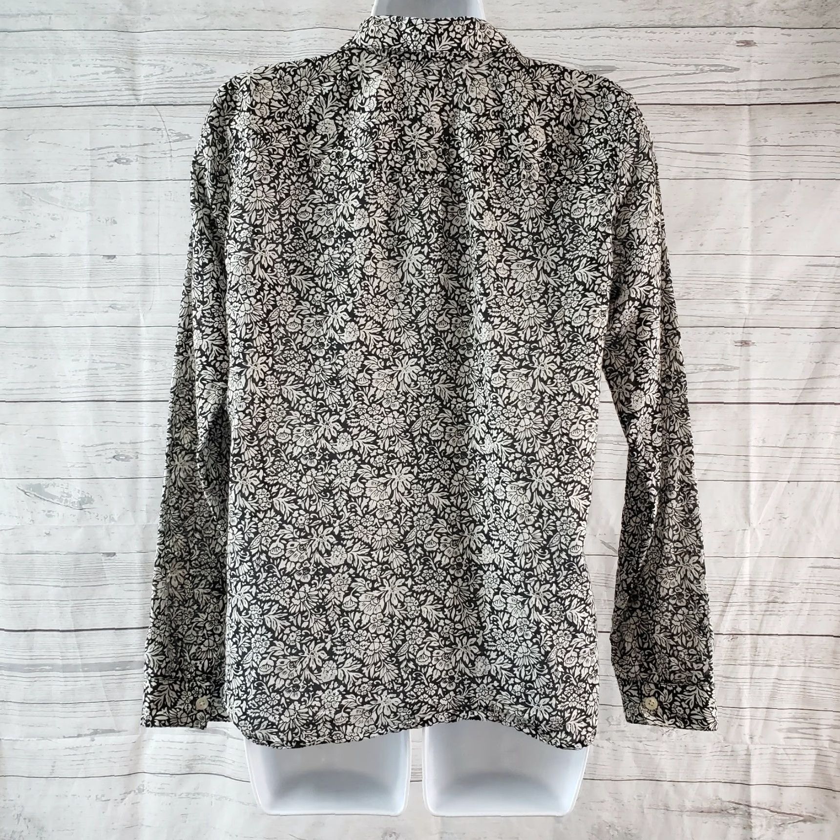 Ann Taylor **Ann Taylor LOFT Womens Button Front Shirt Size XS Black Floral Sheer** User: Ann Taylor LOFT Womens Button Front Shirt Size XS Black Floral Sheer Size XS / US 0-2 / IT 36-38 - 4 Thumbnail