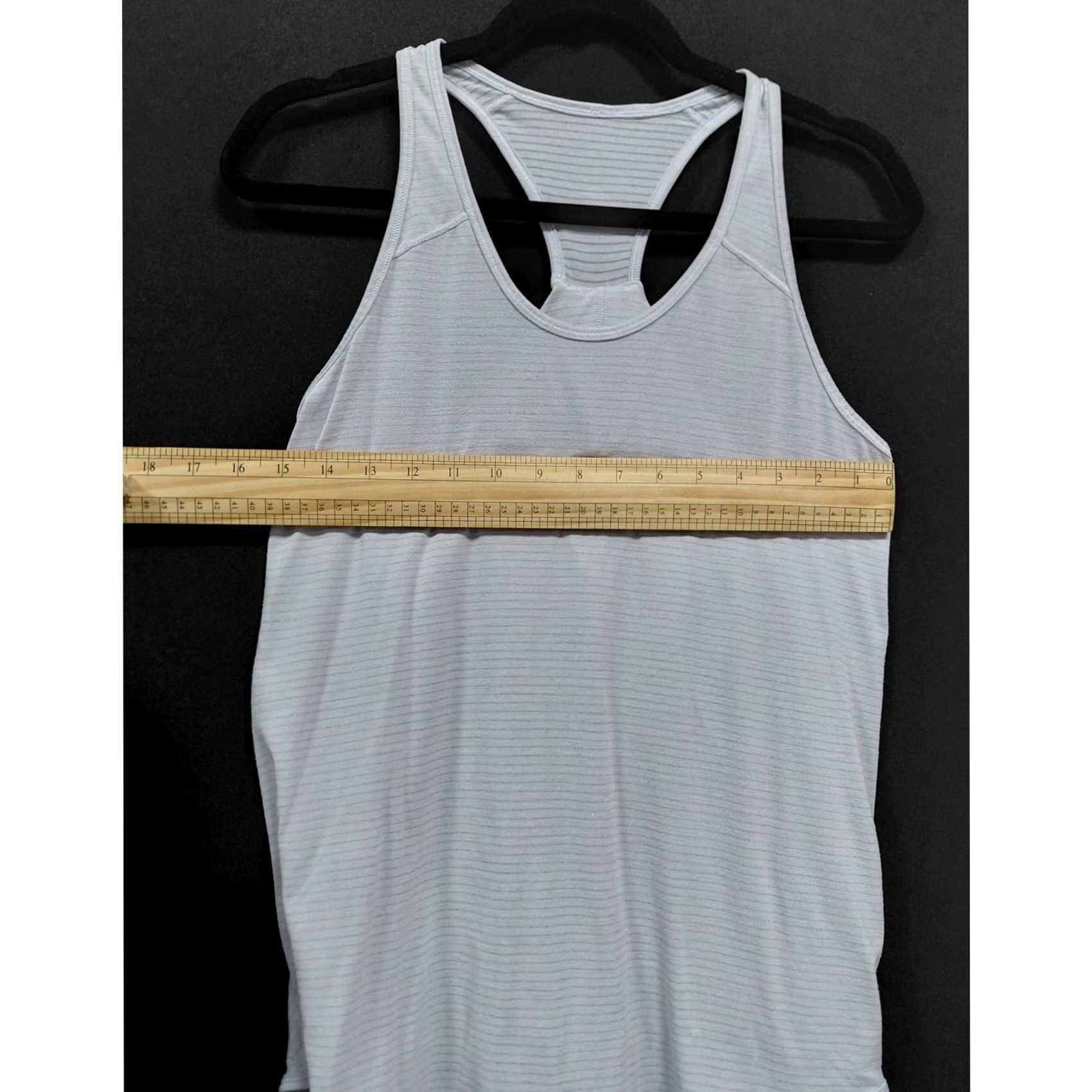 Lululemon Lululemon Top Womens 4 Gray Tip Racerback Tank Knit Sleeveless Women Size Size S / US 4 / IT 40 - 4 Thumbnail