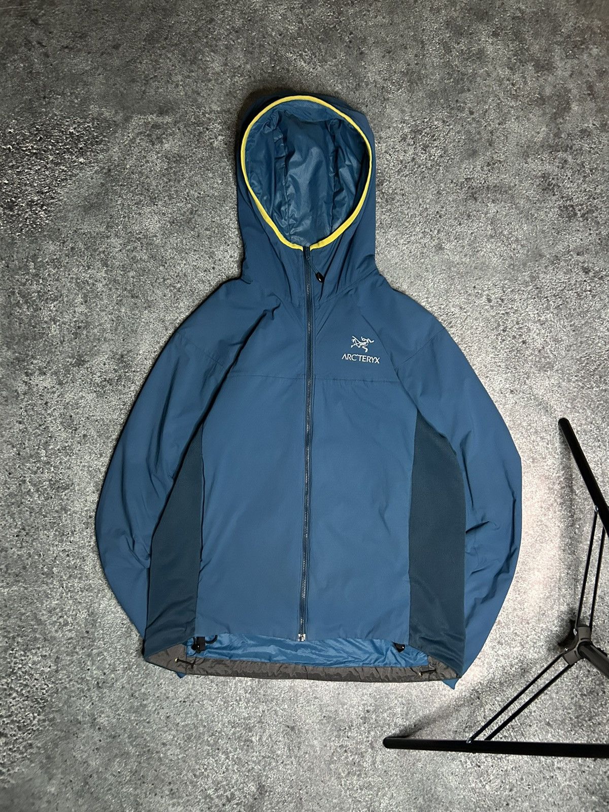 image of Arcteryx Arc’Teryx Light Jaket in Navy, Men's (Size Medium)