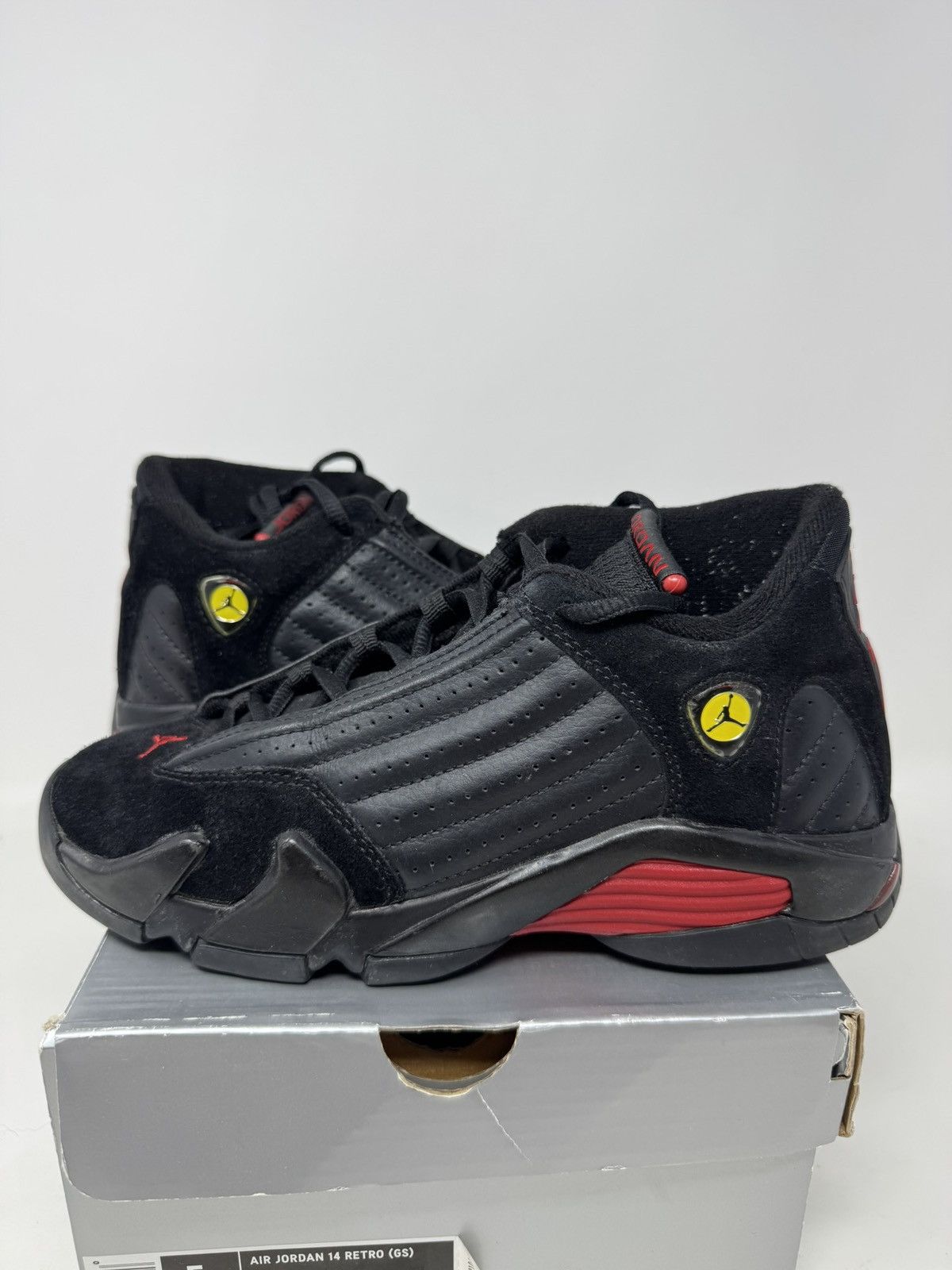 Jordan Brand Nike Air Jordan 14 Retro Gs Last Shot 2005 Size US 5 / EU 37 - 3 Thumbnail